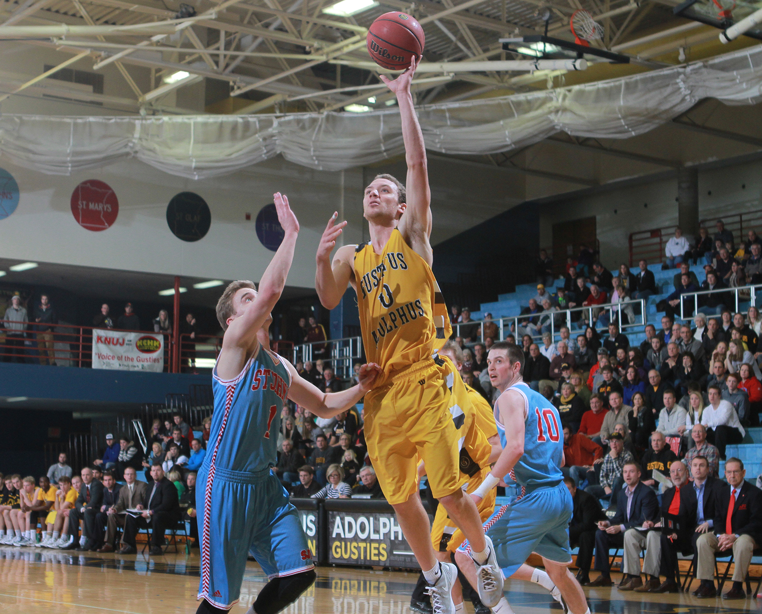 Men’s Basketball Snaps Home Losing Streak, Defeats Saint John’s 69-59