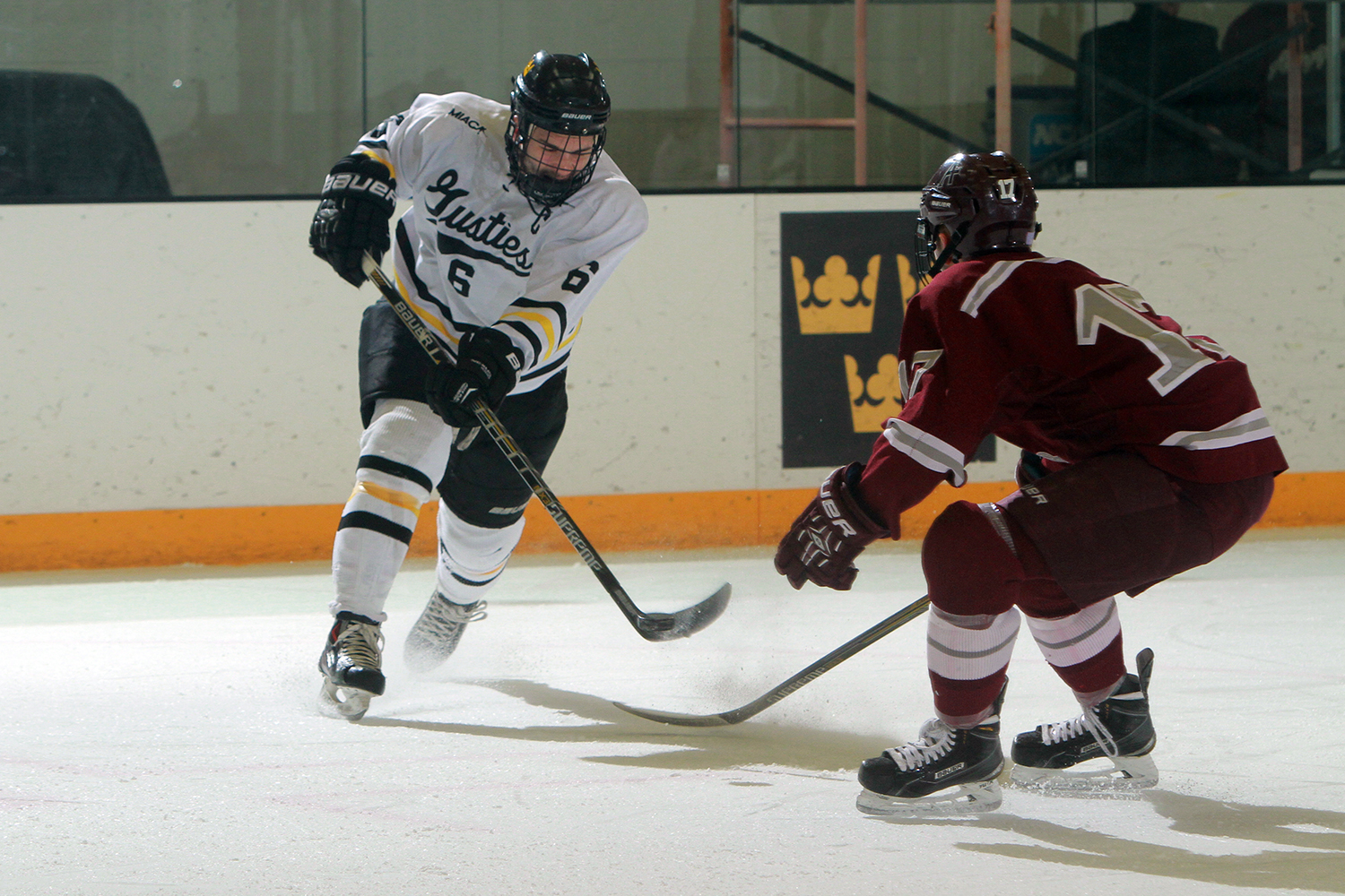 Lapics Provide The Scoring, McLean The Netminding In Men’s Hockey’s 3-0 Win Over Augsburg