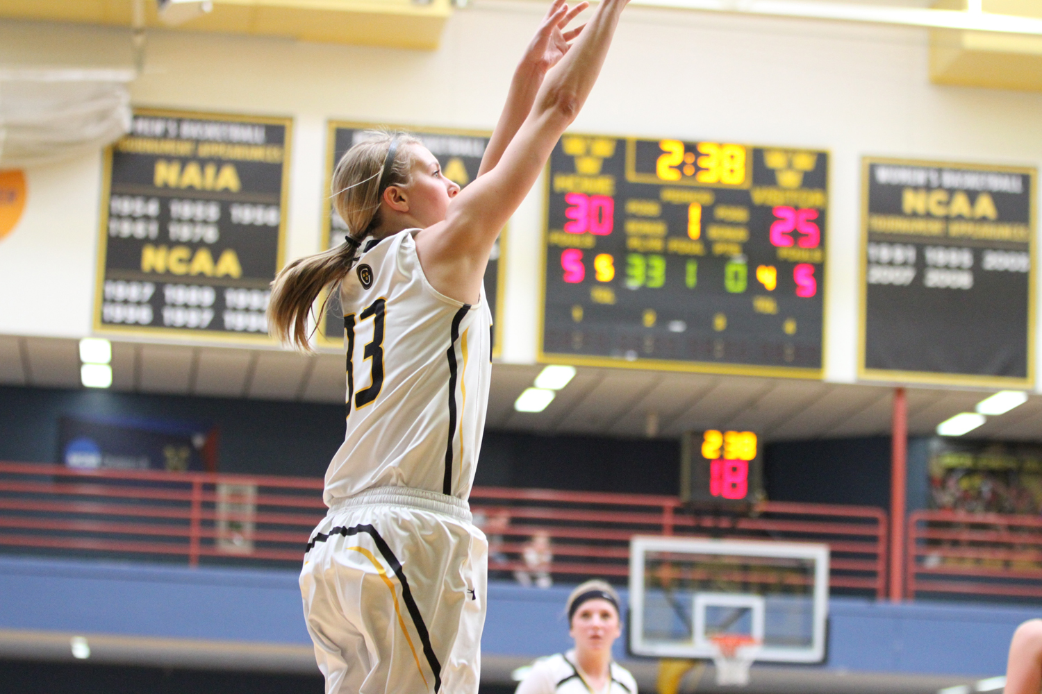 Women’s Basketball Defeats St. Olaf 66-58