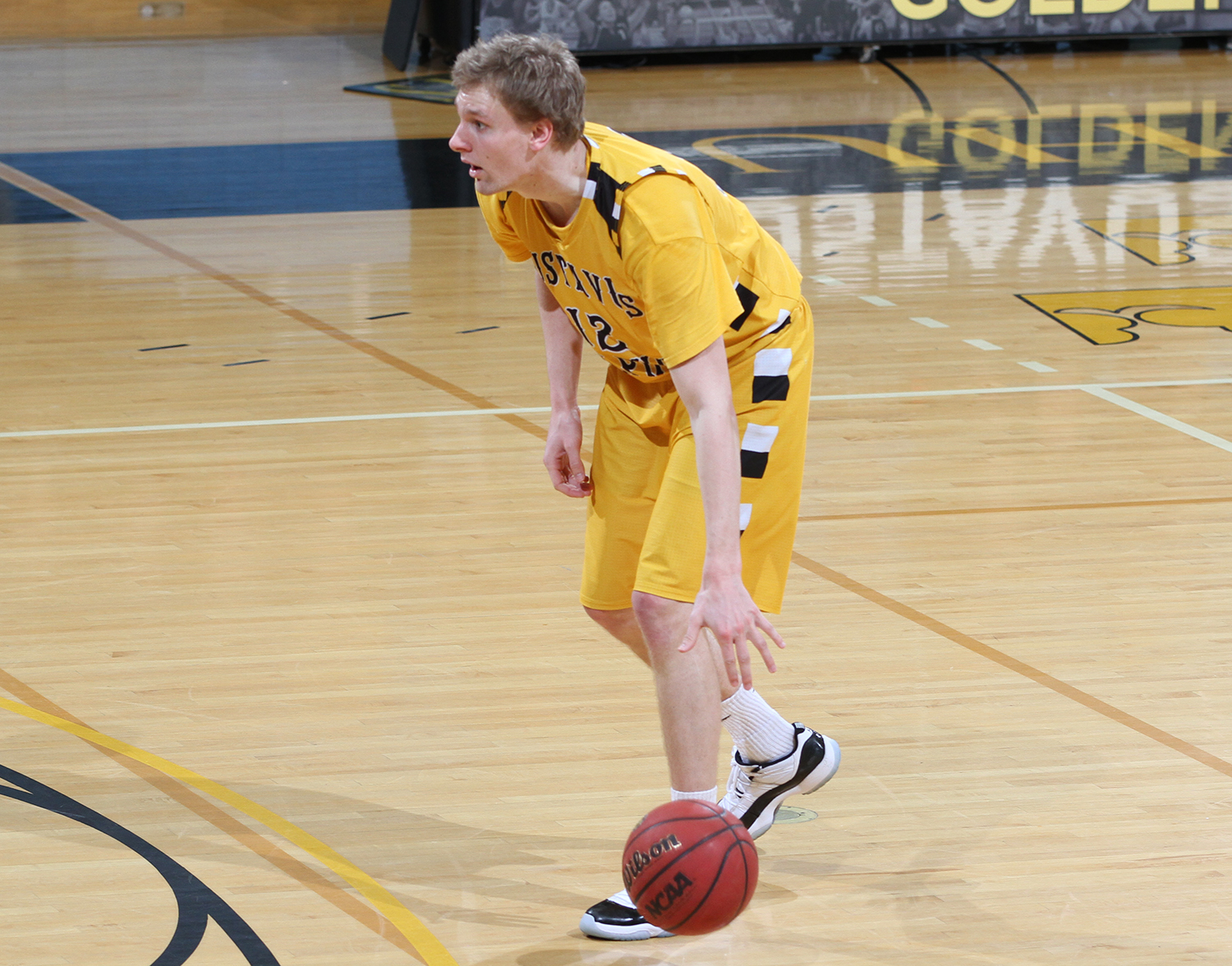 Men’s Basketball Squeaks By Carleton 57-55