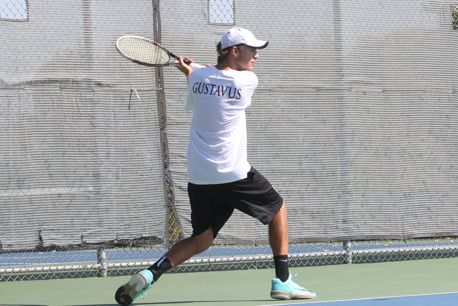 Men’s Tennis Sweeps Hamline 9-0