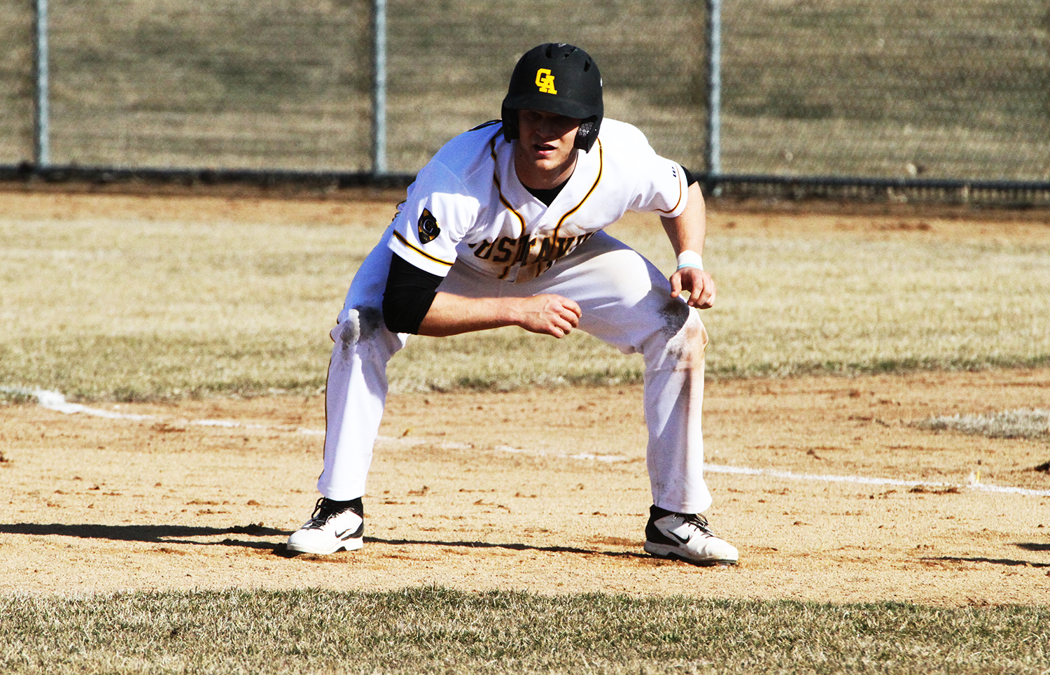 Baseball Falls 3-2 In Resumed Game With St. Thomas