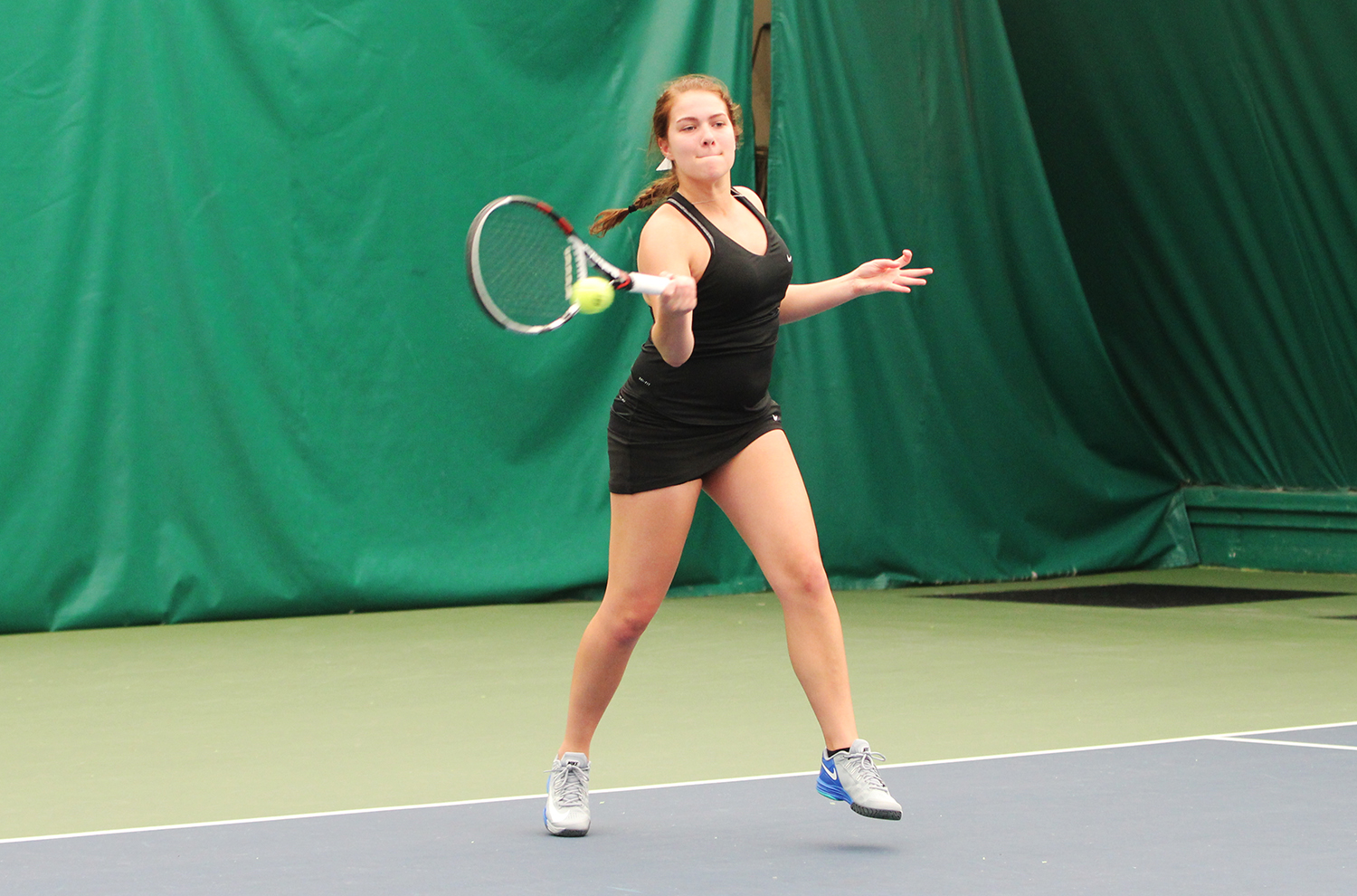 Women’s Tennis Goes 1-1 On Day One At Midwest Invite