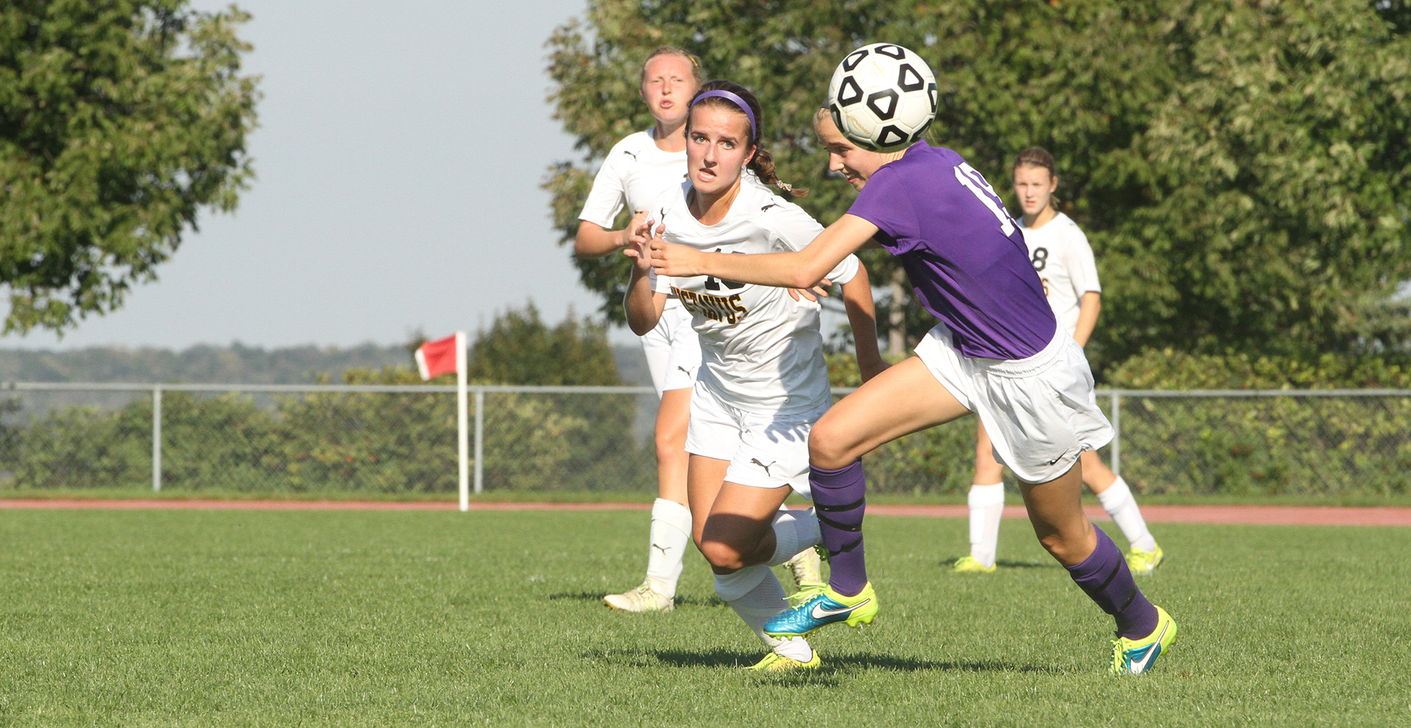 Women’s Soccer Tops St. Thomas 2-1