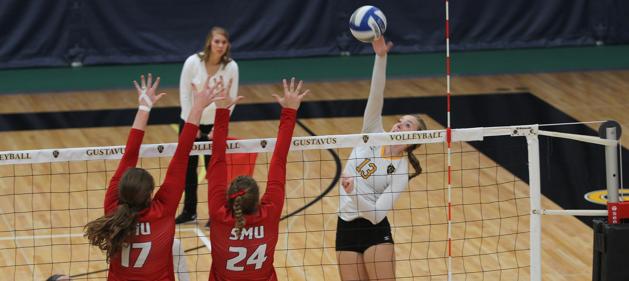 Volleyball Runs The MIAC Table 11-0 With Straight Set Win Over Saint Mary’s