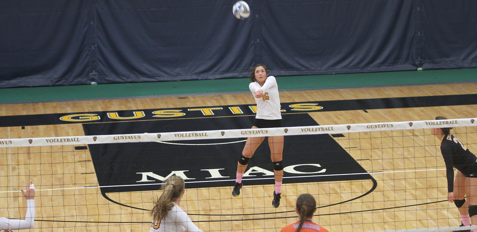 Volleyball Wins In Four Sets Over Macalester To Stay Unbeaten In The MIAC