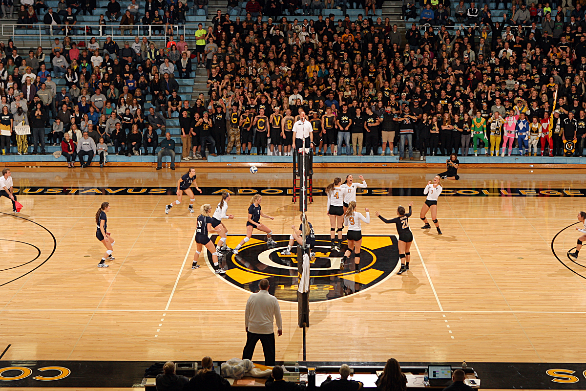 Volleyball Faces UW-Eau Claire In First Round Of NCAA Tournament