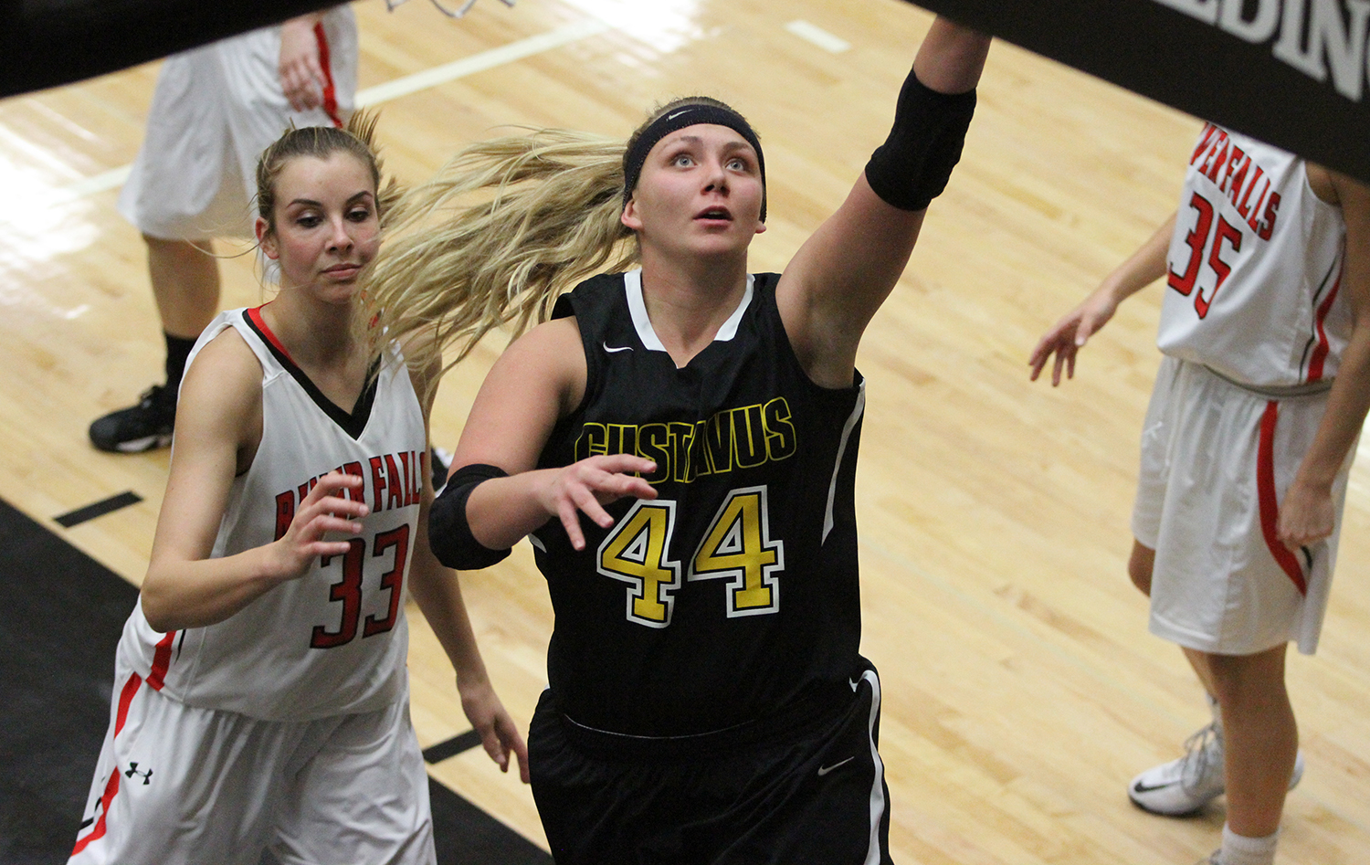 Women’s Basketball Suffers First Loss Of Season In 76-61 Defeat To UW-River Falls