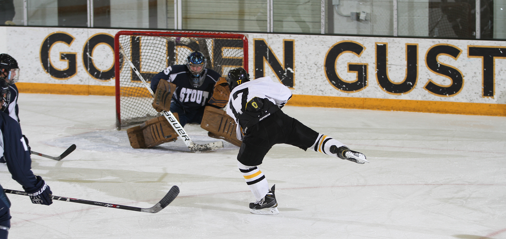 Men’s Hockey Loses Third Period Lead 5-3 To UW-Stout