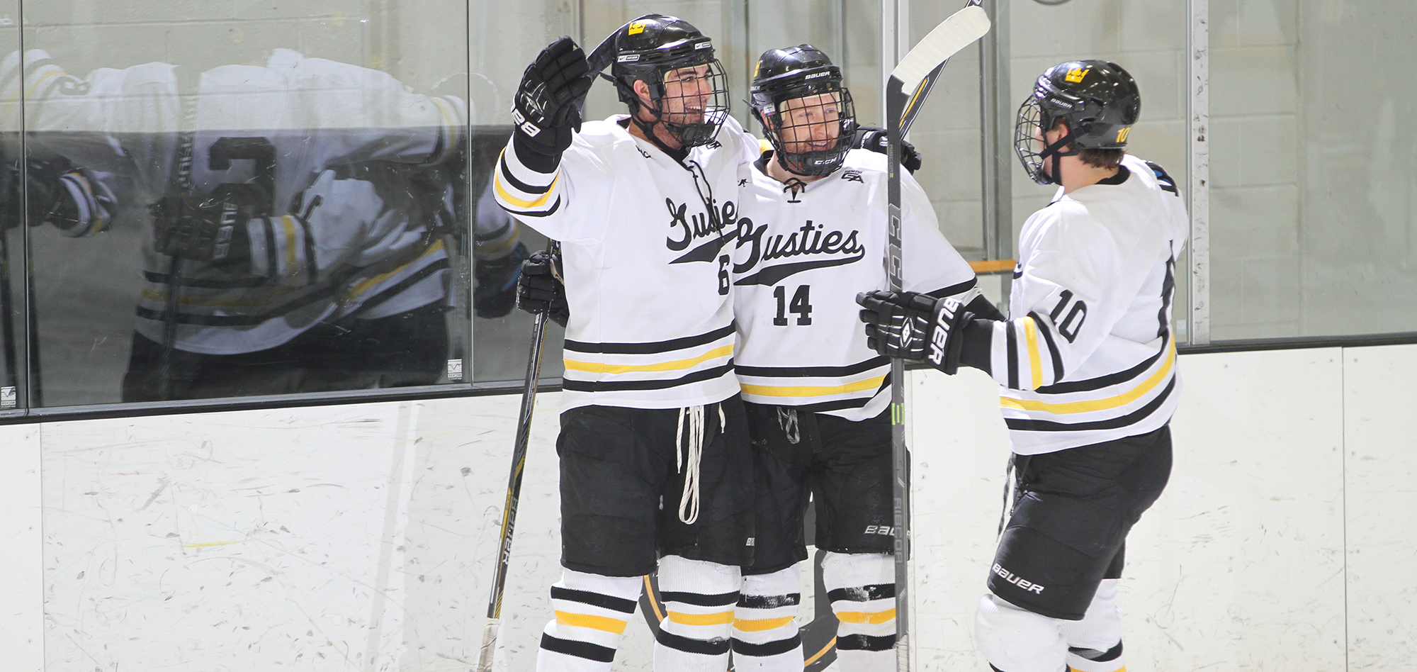 Men’s Hockey Earns Big Win, 6-3, Over Concordia