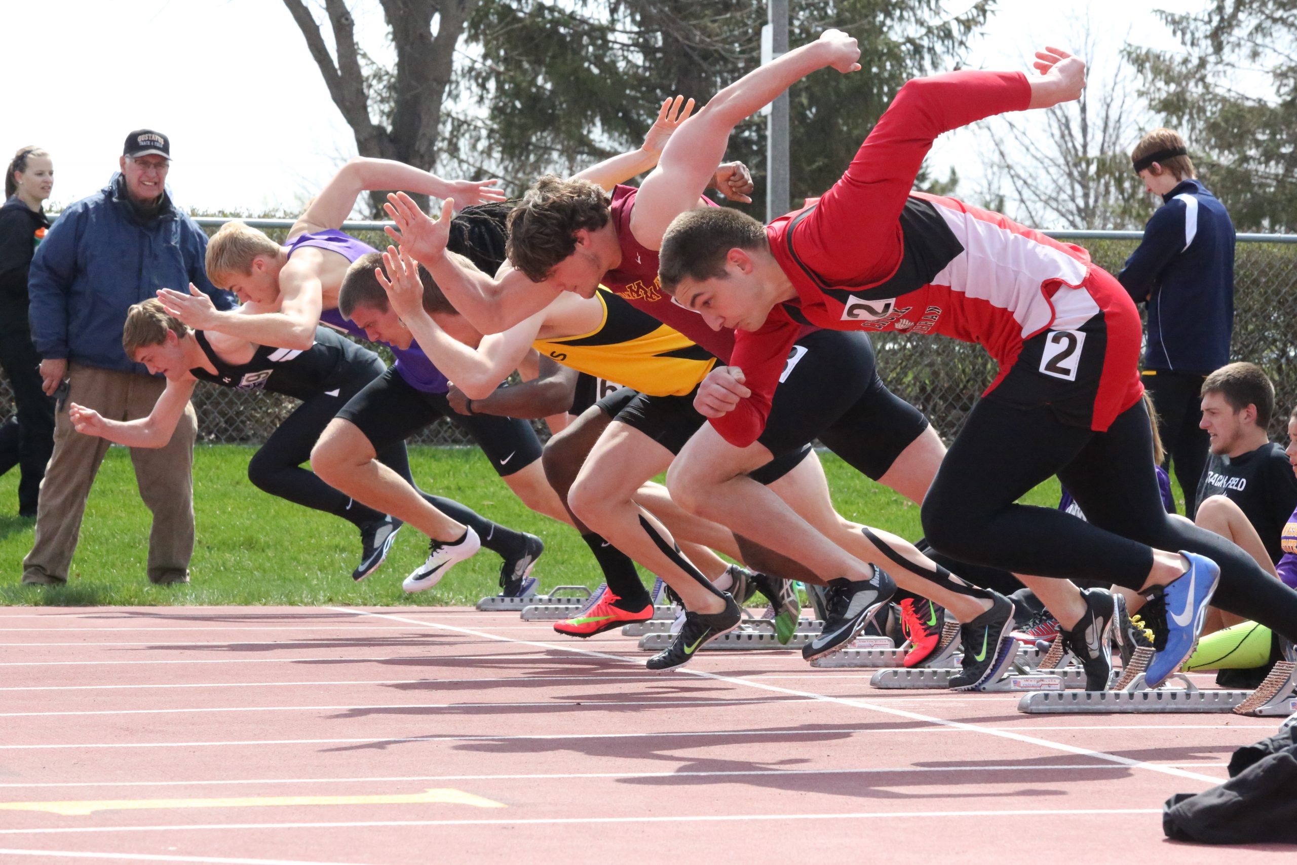 Track & Field Teams To Host Drake Alternative This Weekend