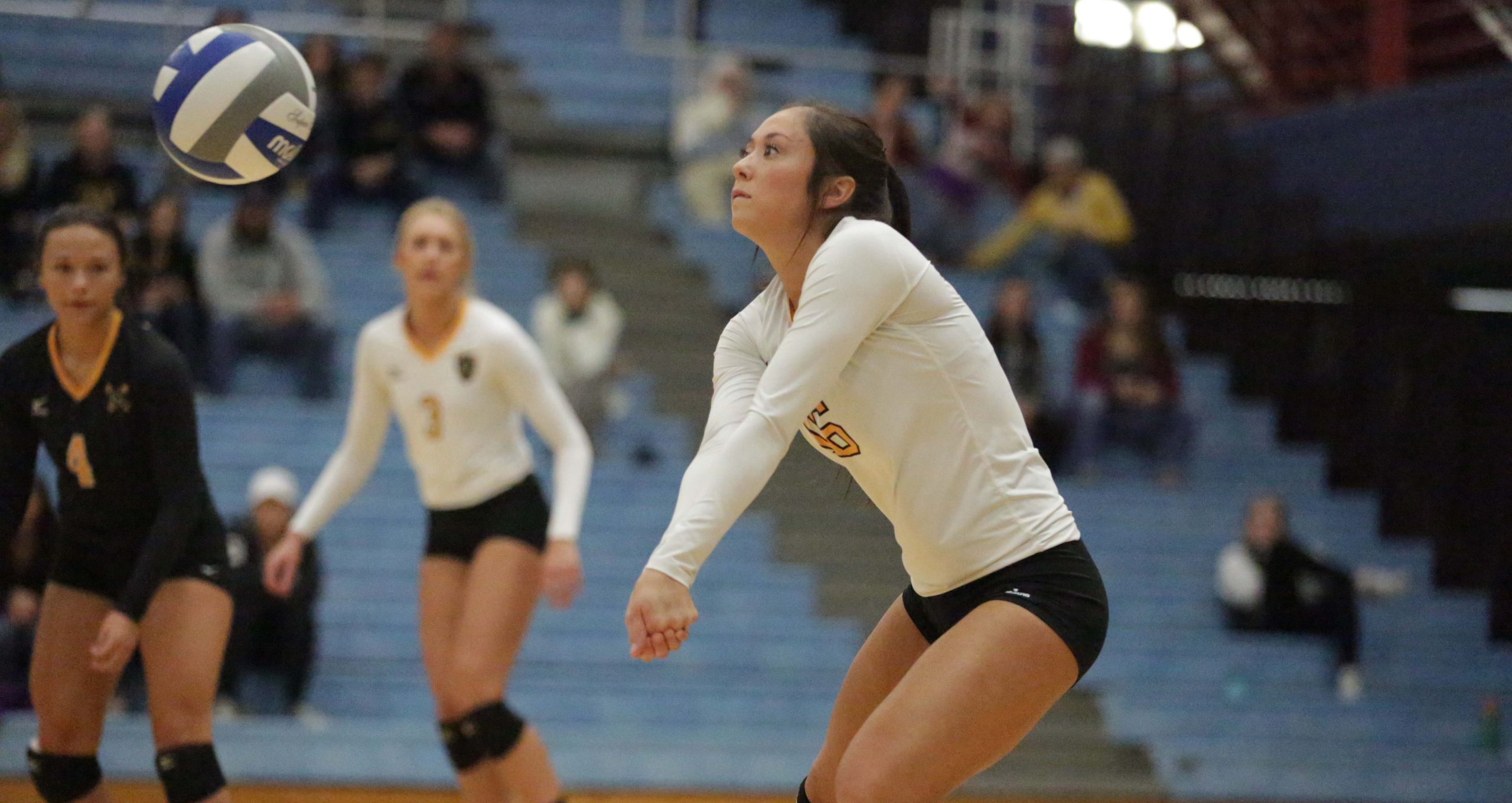 Volleyball Falls In Close Five-Set Match At Saint Mary’s