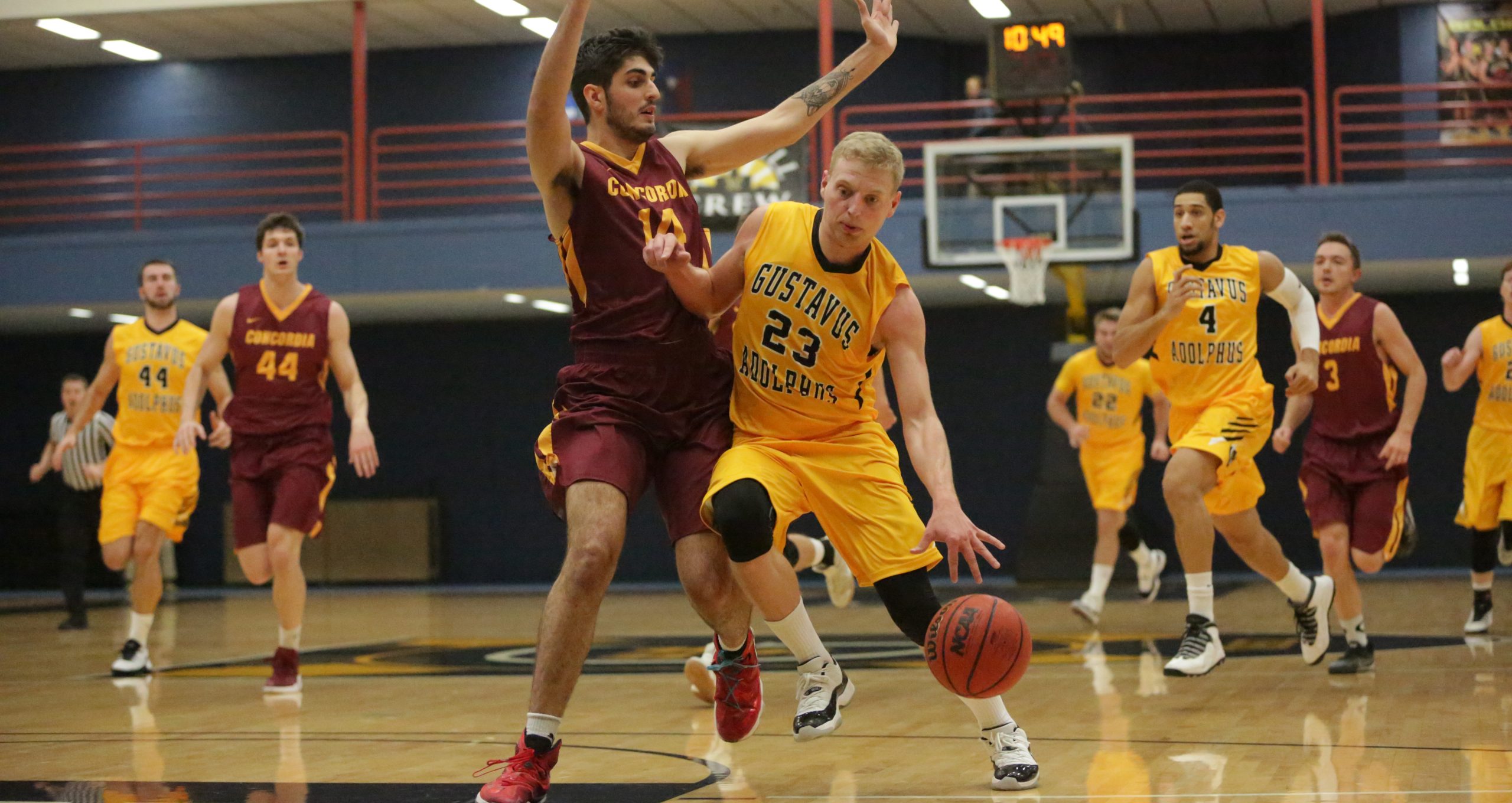 Second Half Surge Pushes Men’s Basketball Past Concordia In MIAC Opener