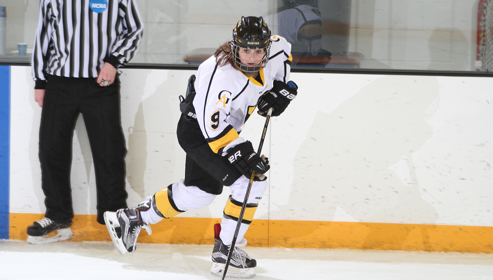 Women’s Hockey Takes Road Win In Season Opener