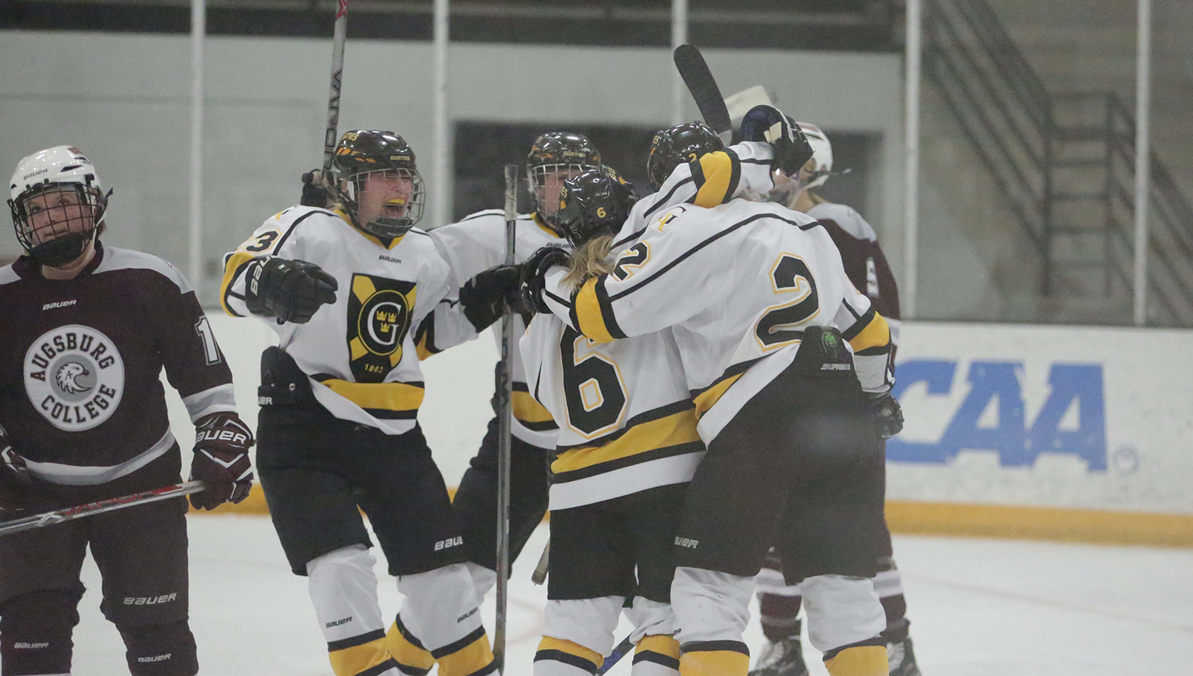 Women’s Hockey Holds On For Shutout Over Augsburg