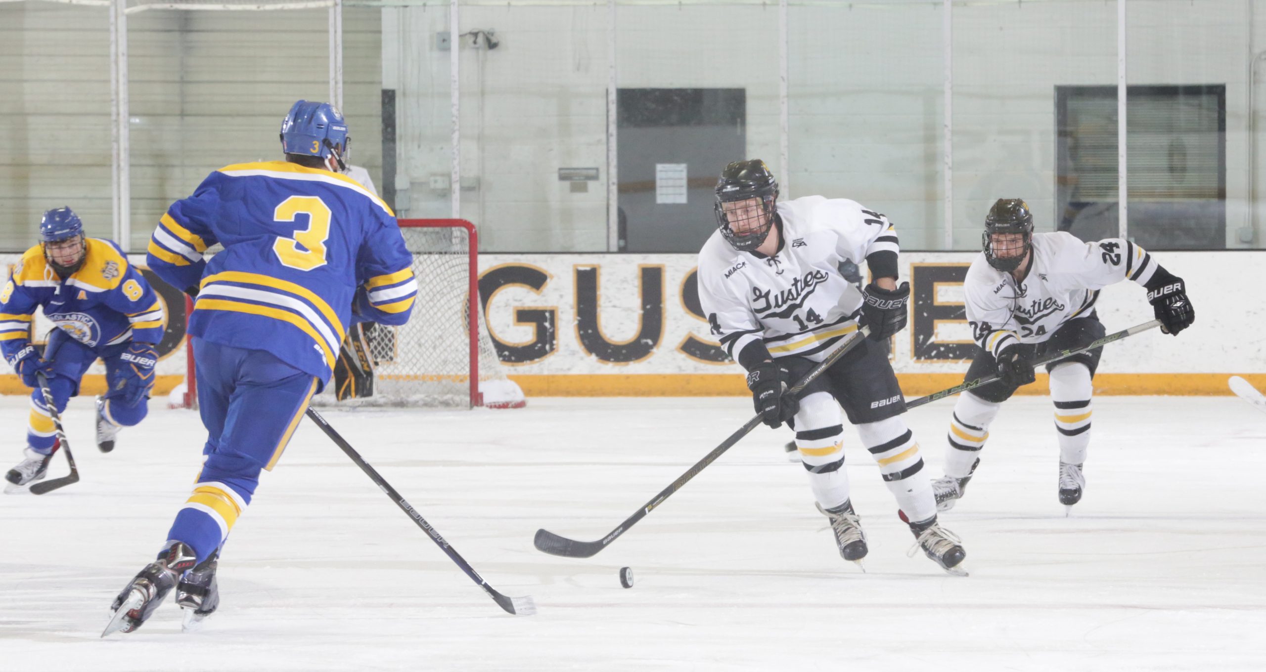 Men’s Hockey Downed 4-1 By St. Scholastica