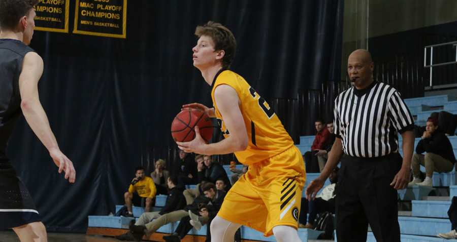 Men’s Basketball Drops 78-57 Decision To No. 11 UW-Eau Claire