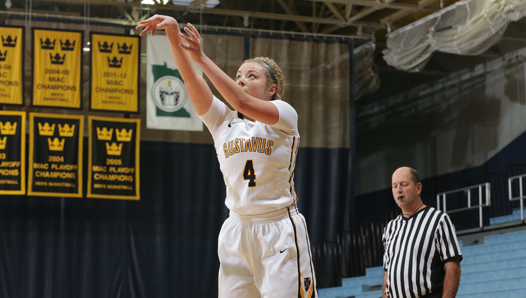 Women’s Basketball Moves To 10-0 With Win At UW-Stout