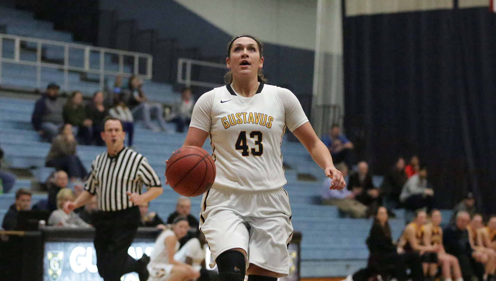 Women’s Hoops Remains Undefeated, Downs Macalester 81-60