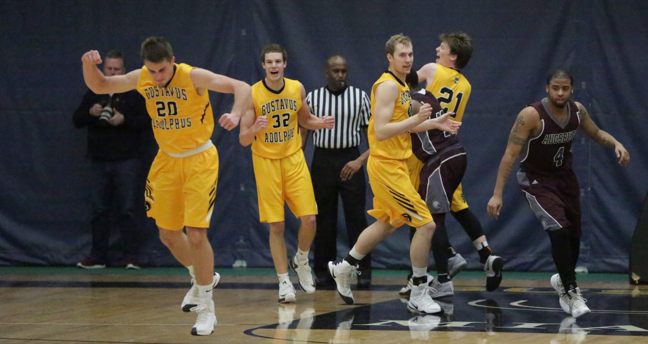 Men’s Basketball Goes Down To The Wire With Augsburg, Comes Out On Top 78-75