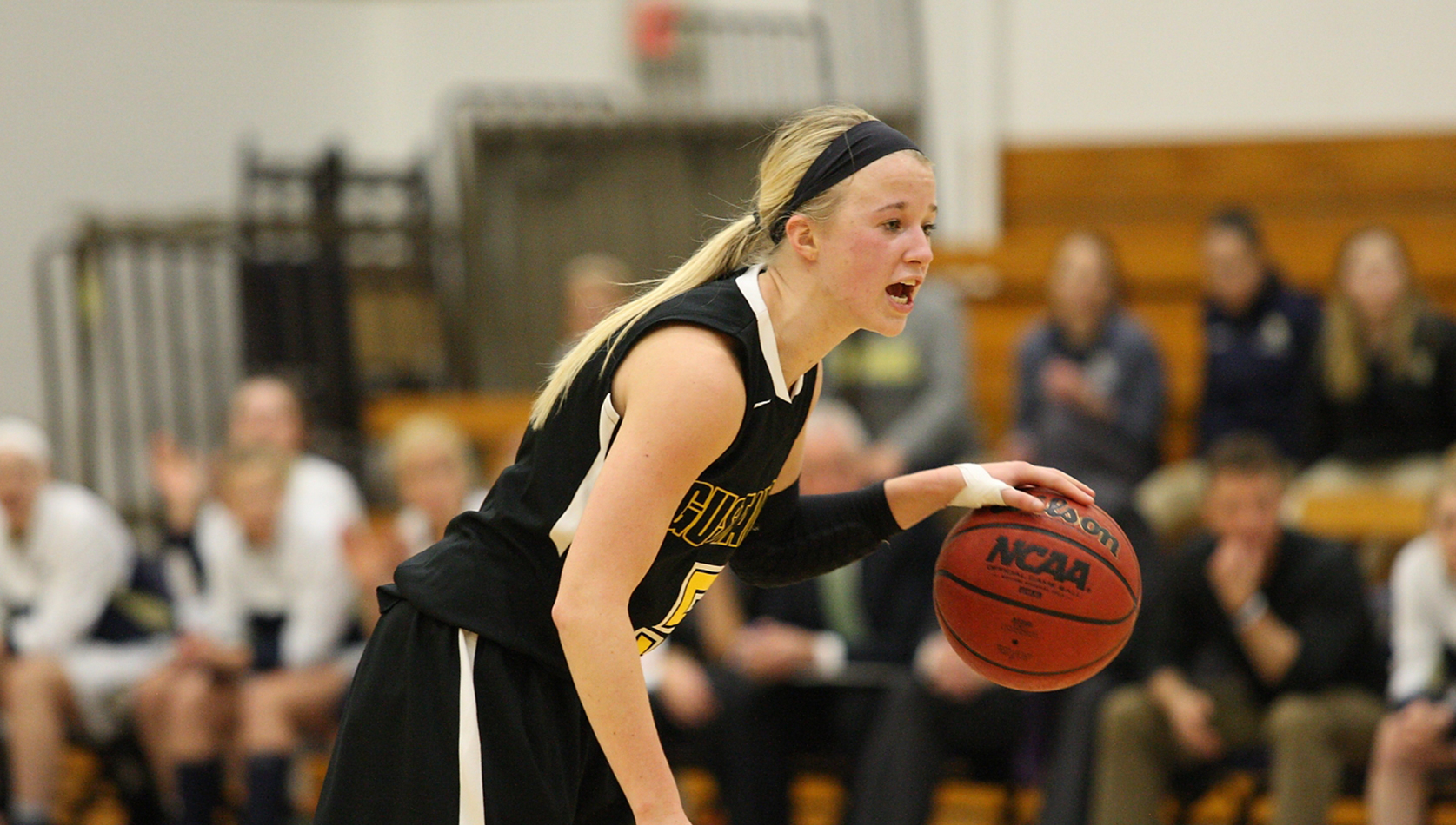 Women’s Basketball Tops Carleton 99-45