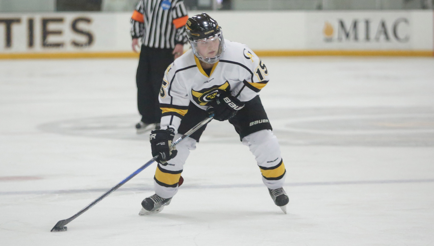 Women’s Hockey Upends St. Olaf 7-1 To Take Series Sweep