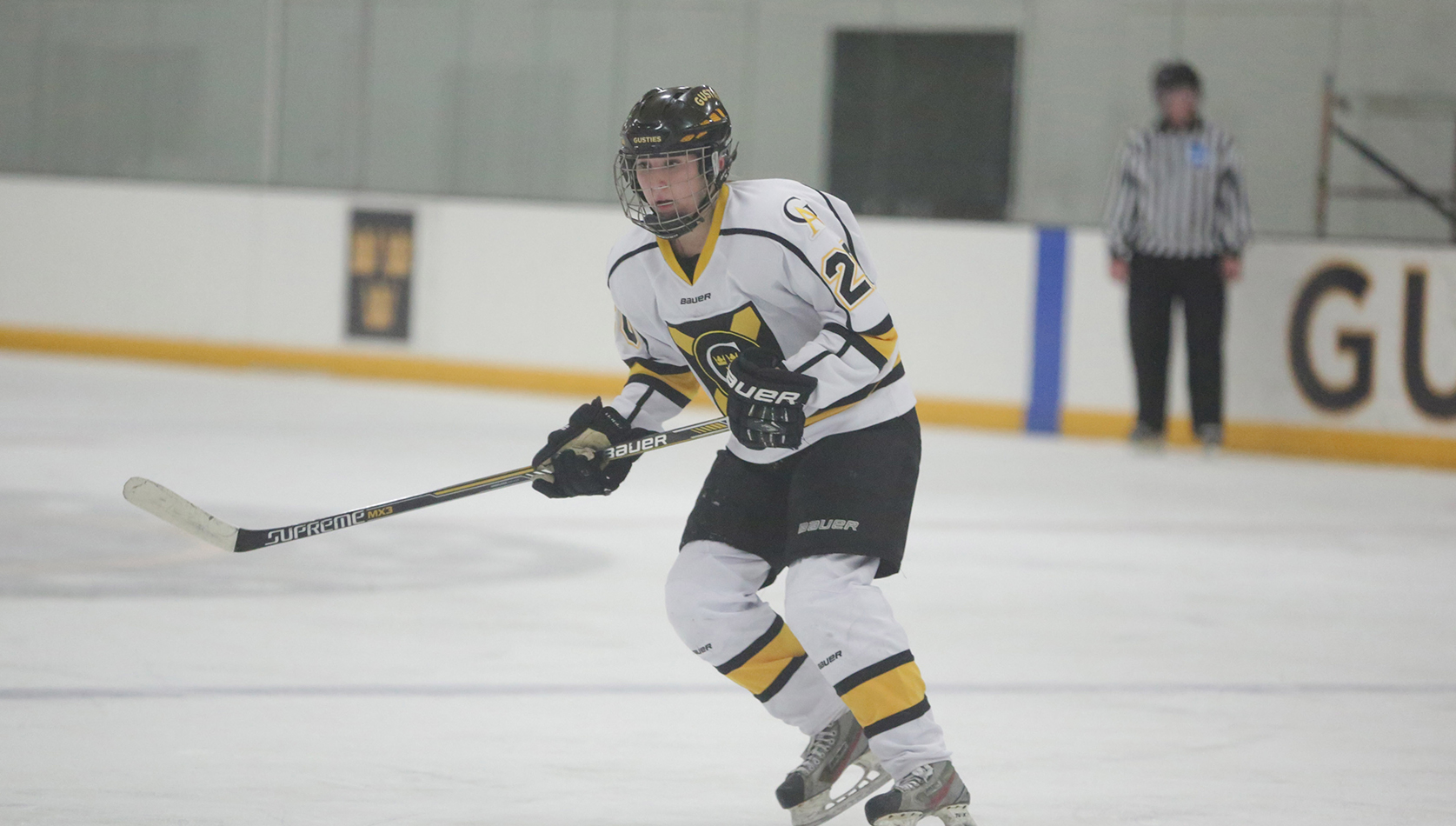 Women’s Hockey Holds On For 3-2 Win At St. Kate’s