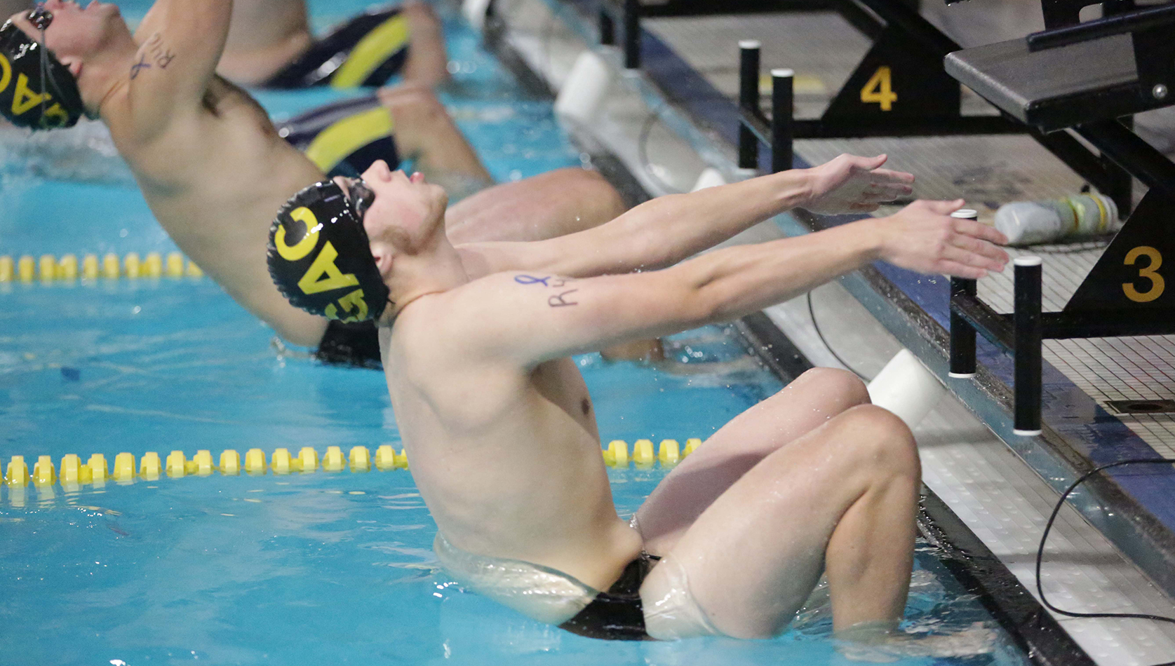 Men’s Swim And Dive Takes Down Carleton, 189-109