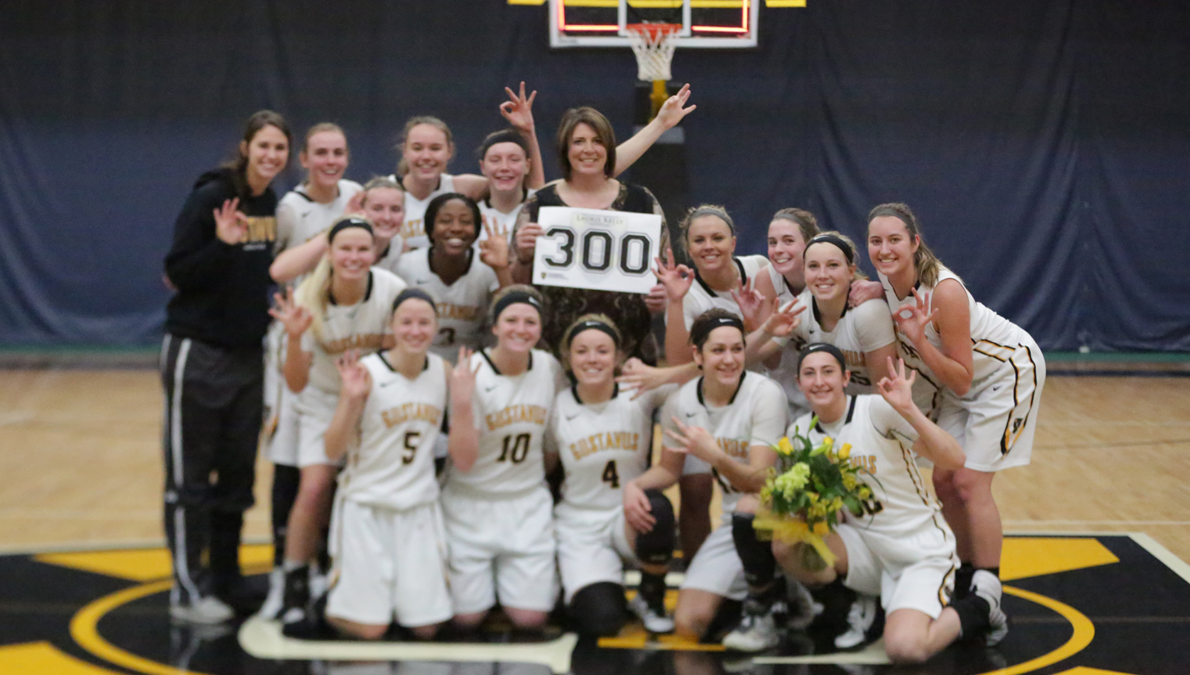 No. 17 Women’s Hoops Takes Down Hamline For Coach Kelly’s 300th Win