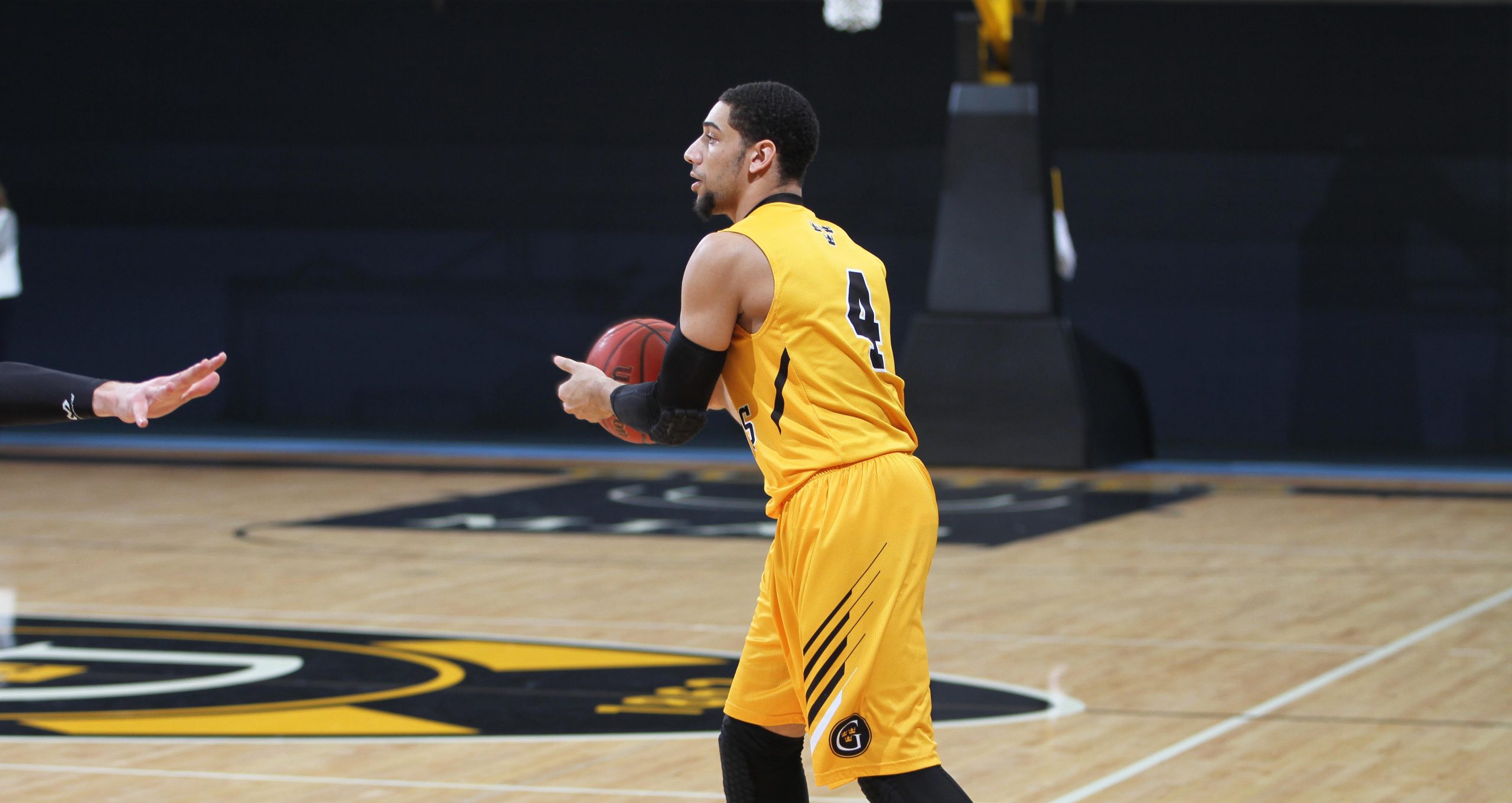 Men’s Basketball Nearly Upsets Bethel In Slim 66-62 Loss