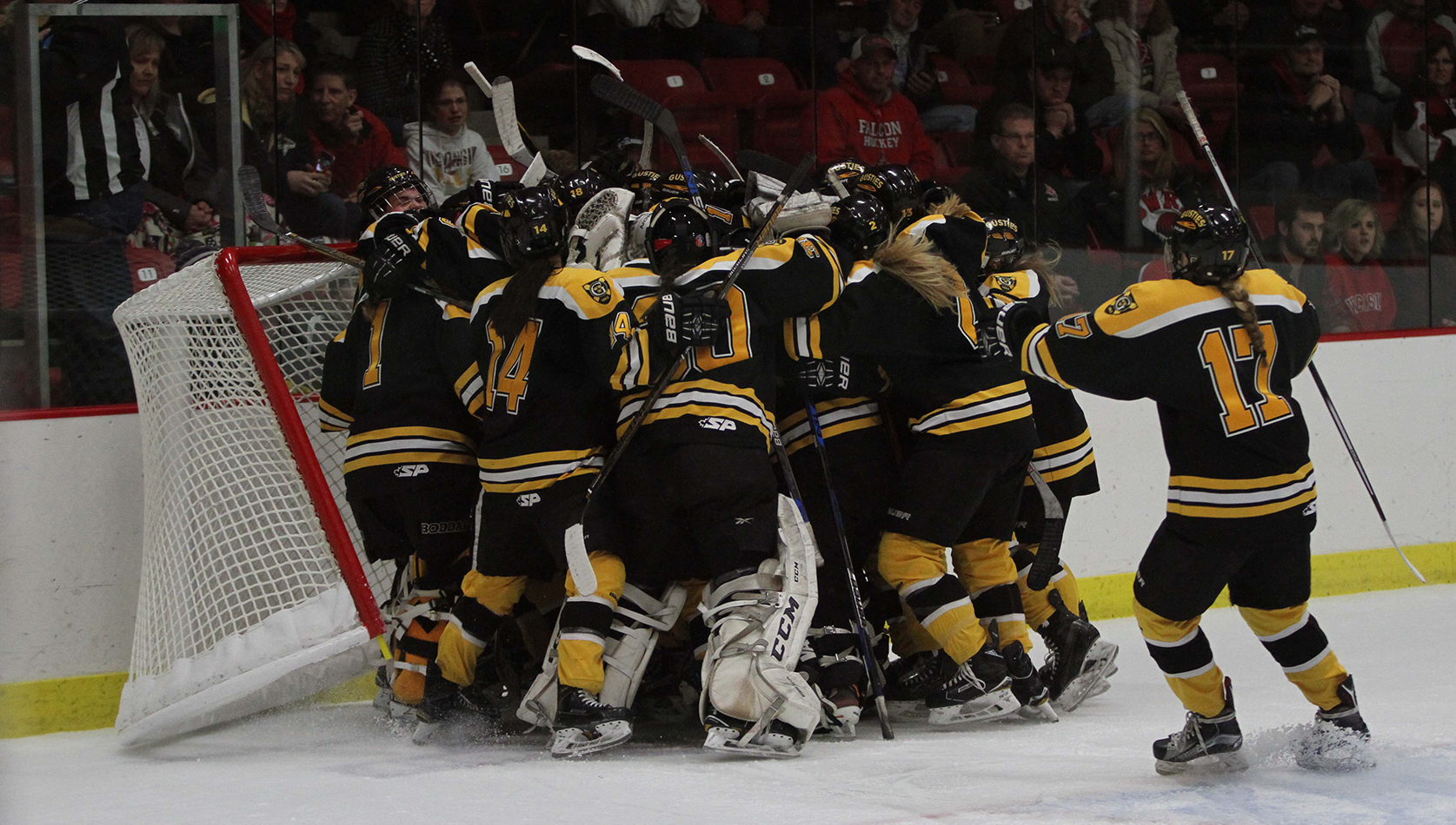 Power Play Goals Lead Women’s Hockey In NCAA First Round Win