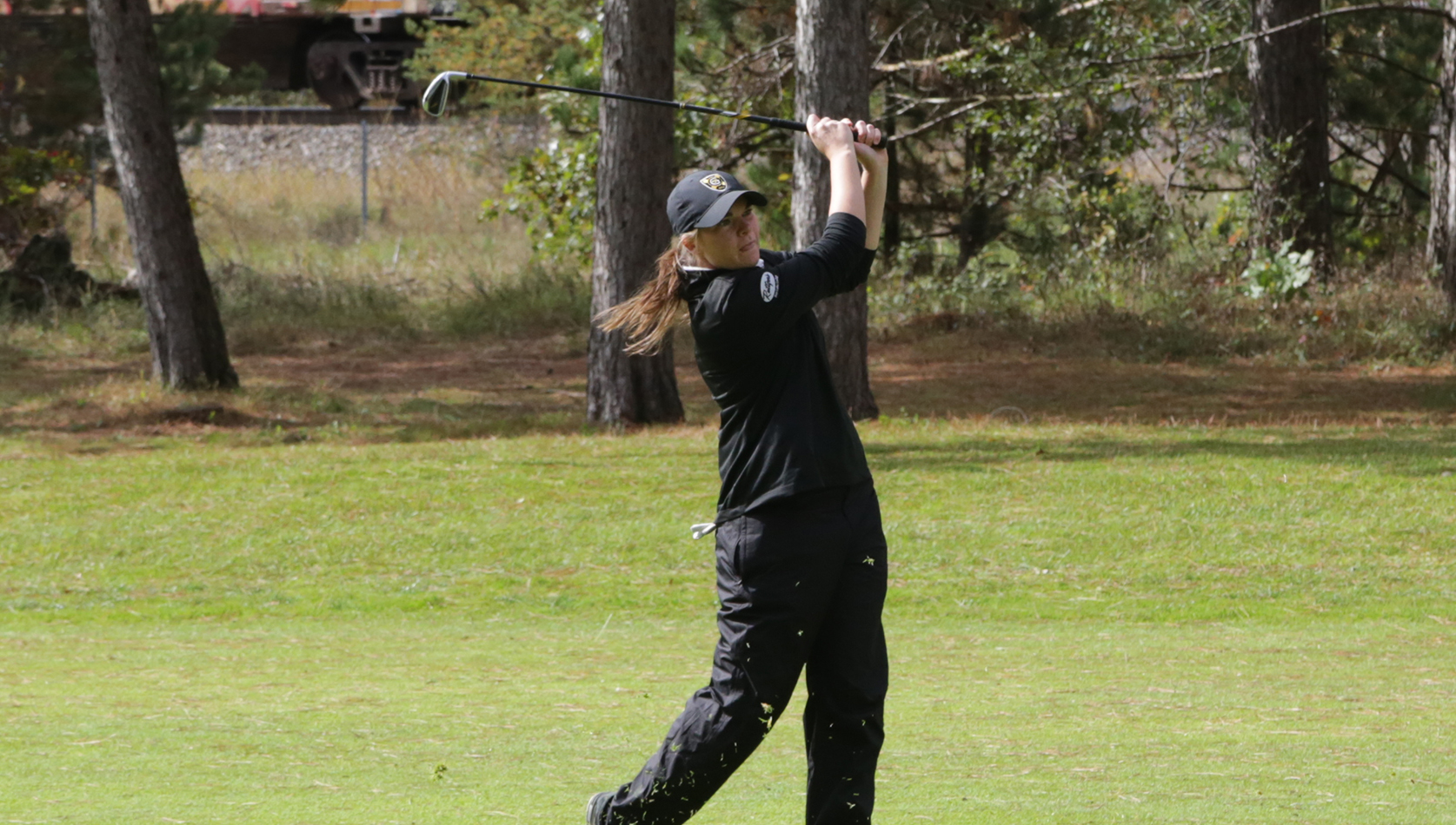 Women’s Golf Sits In Fourth After Day One Of Saint Ben’s Invite