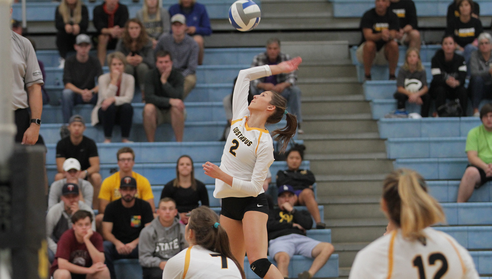 Volleyball Posts Second Consecutive Sweep, Overmatching St. Kate’s