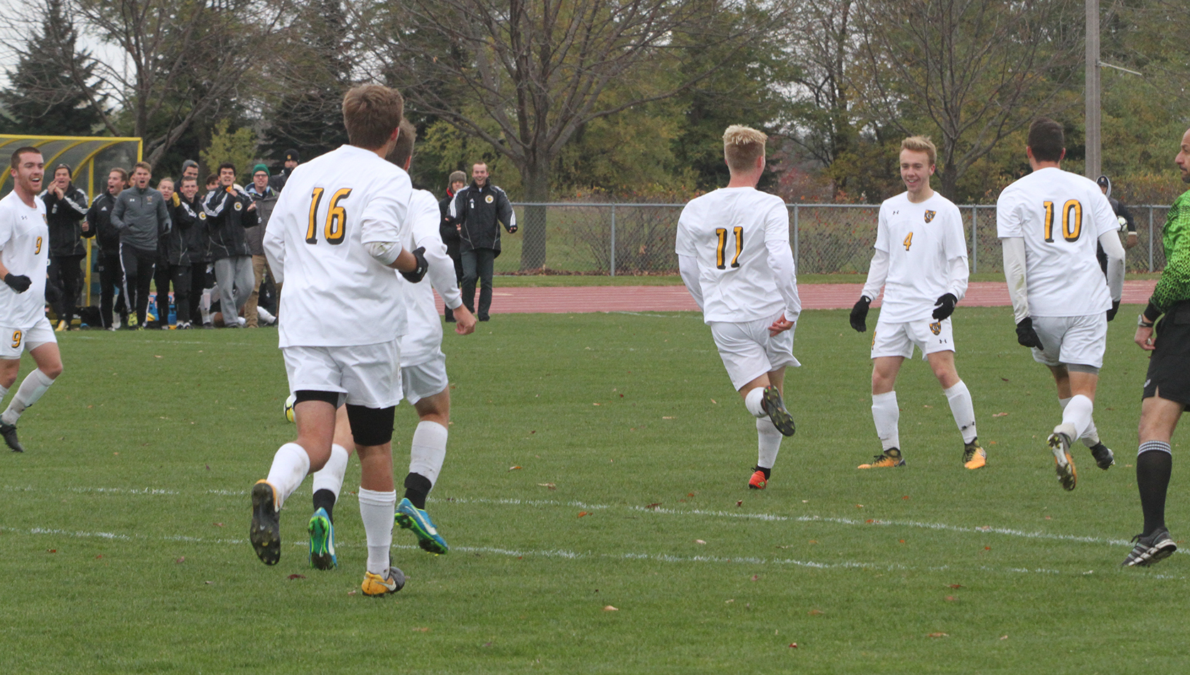 Men’s Soccer Earns No. 2 Playoff Seed With Shutout Over Macalester