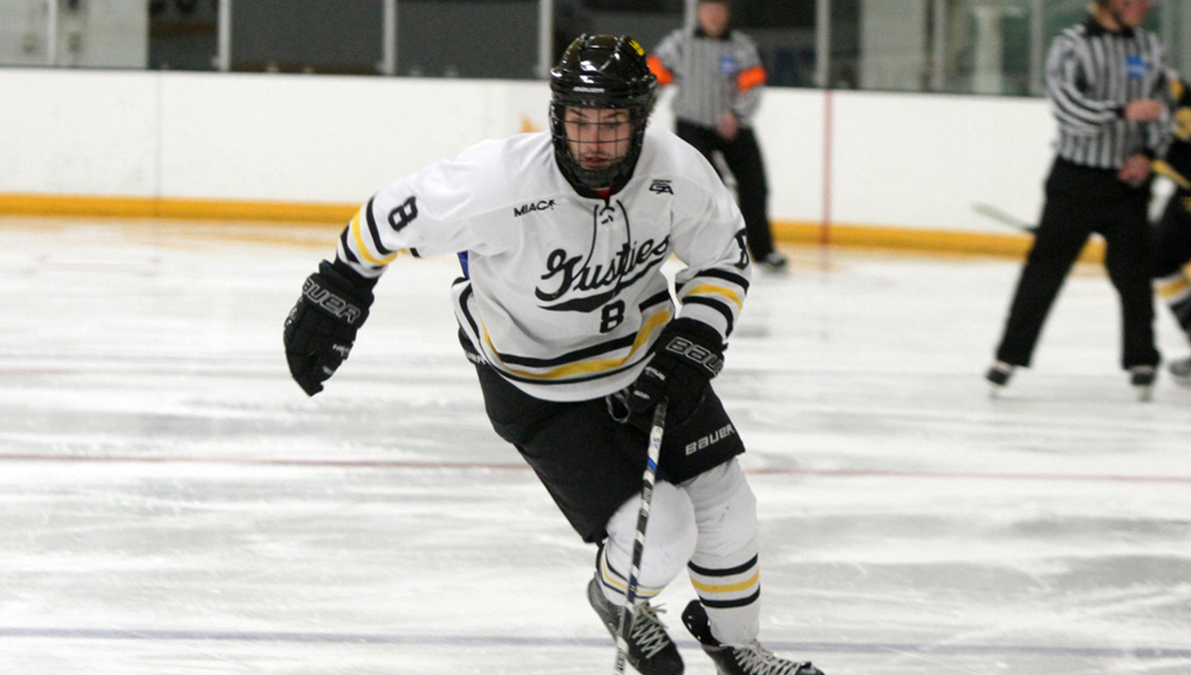 Men’s Hockey Falters In Third Period, Falling 5-3 Versus UW-Stout