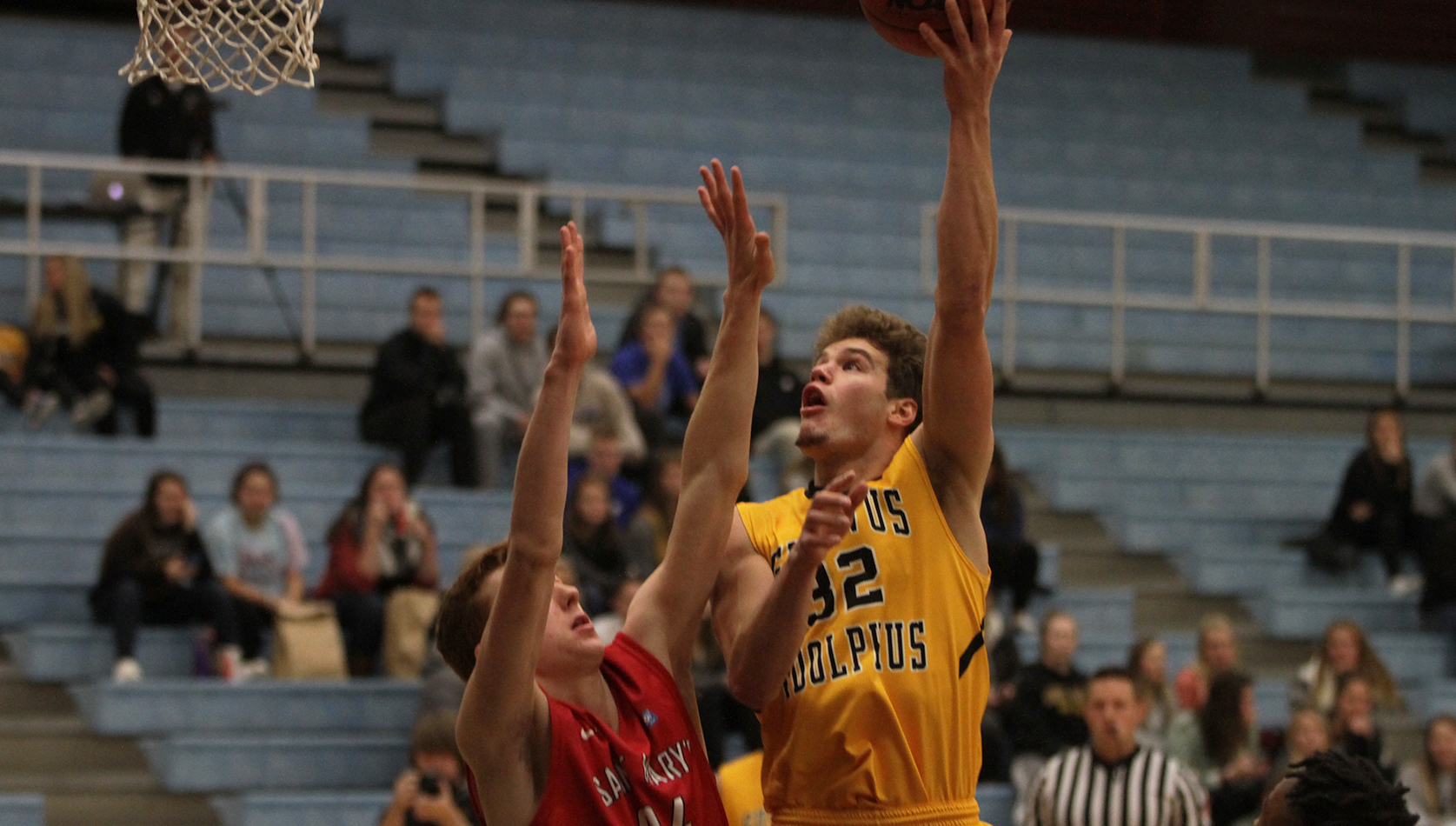 Strong First Half Leads Men’s Basketball To Victory Over Saint Mary’s