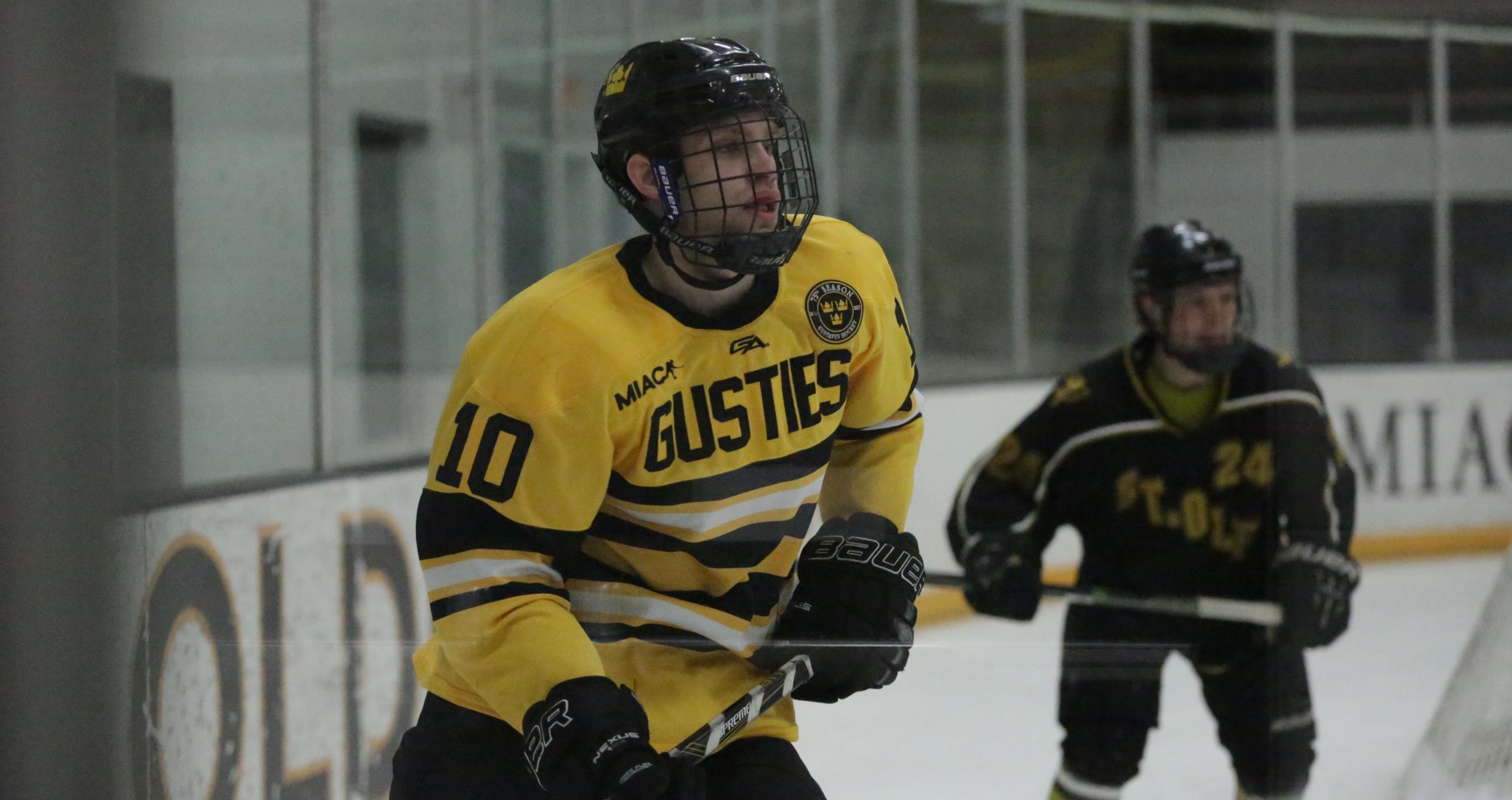 Men’s Hockey Earns 3-1 Victory In Conference Opener At St. Olaf