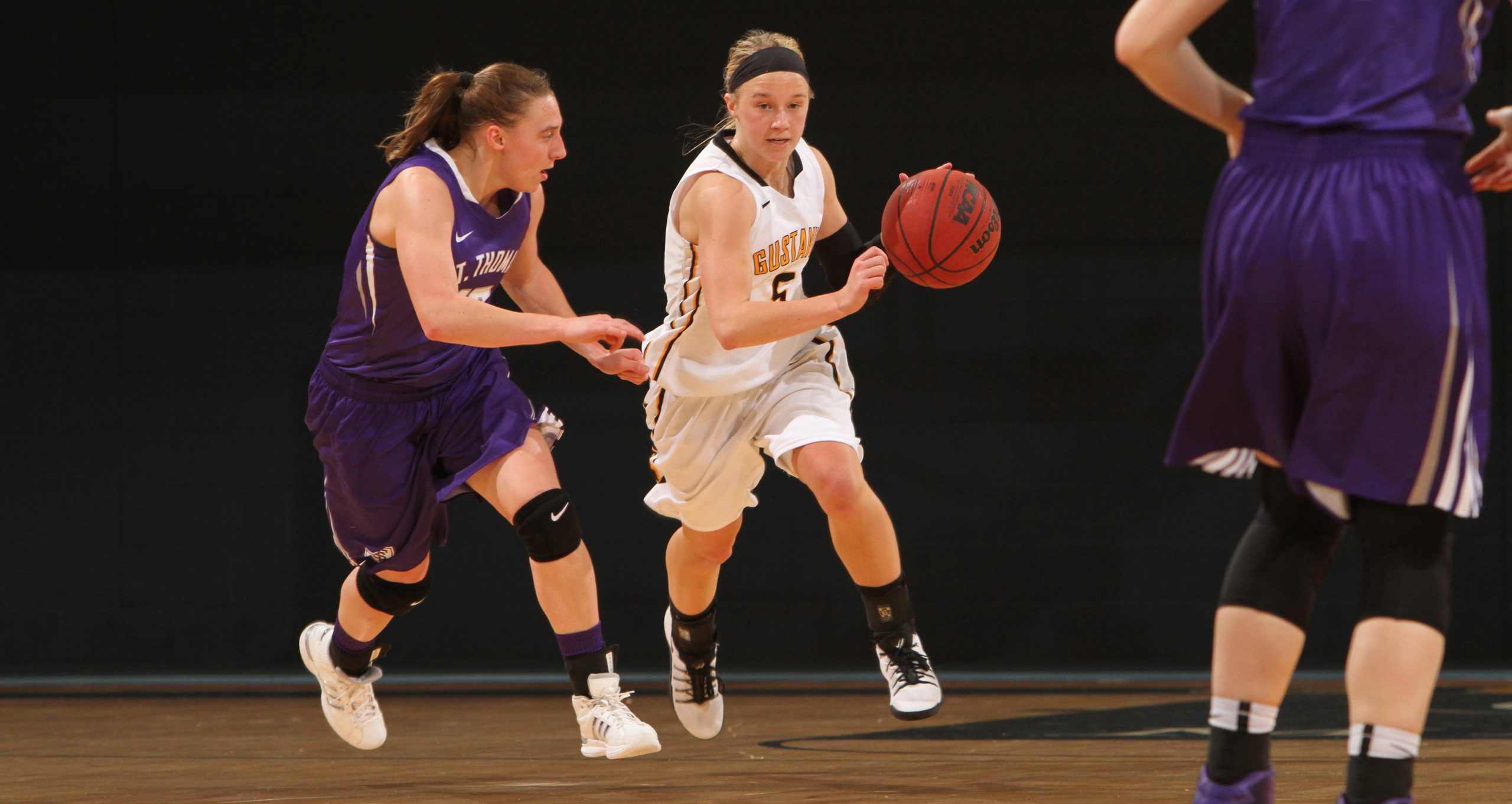 Women’s Hoops Hosts St. Thomas In Battle Of Nationally Ranked Teams