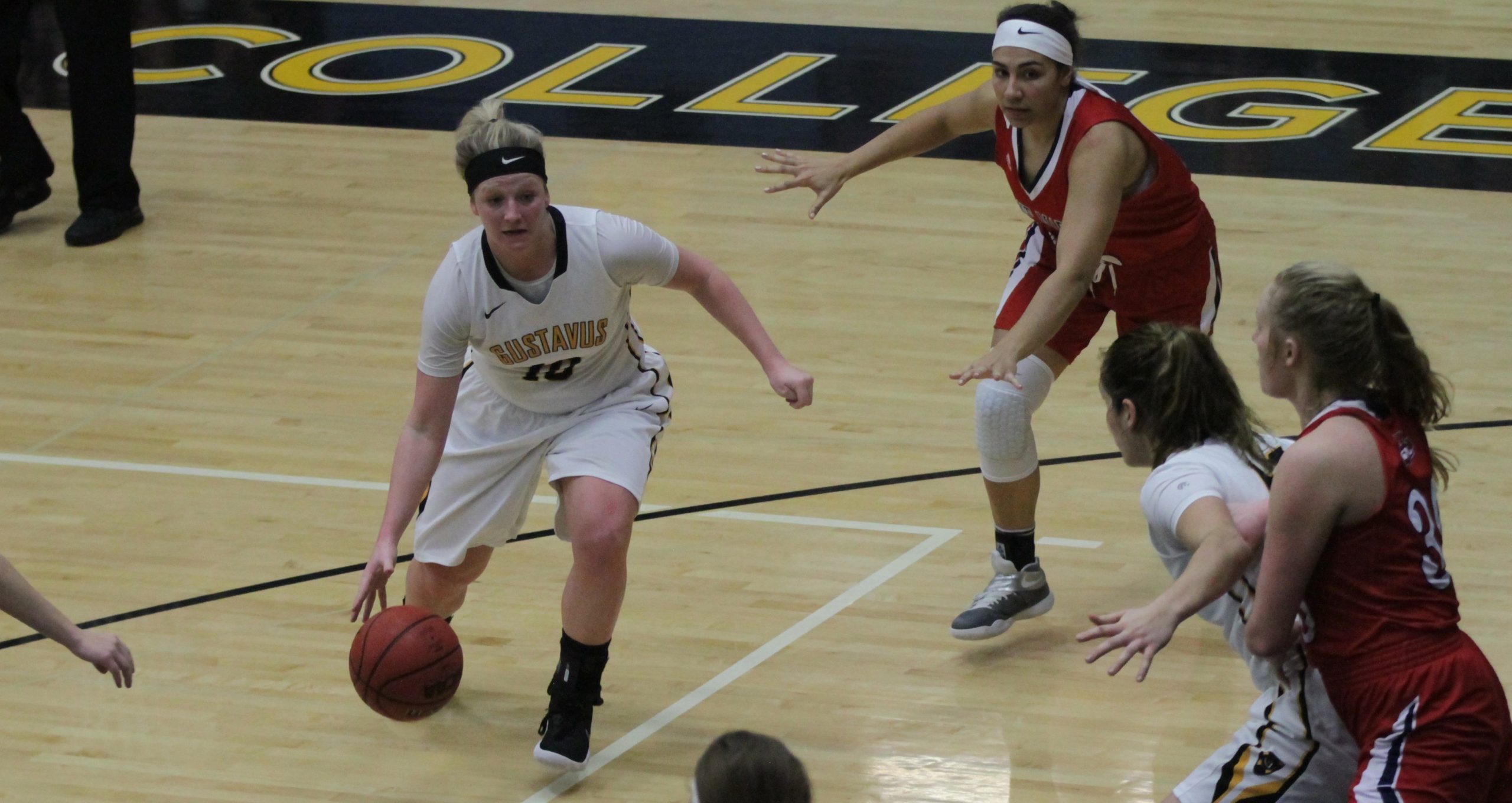 Strong Defensive Effort Leads To Women’s Basketball Win Over Saint Mary’s