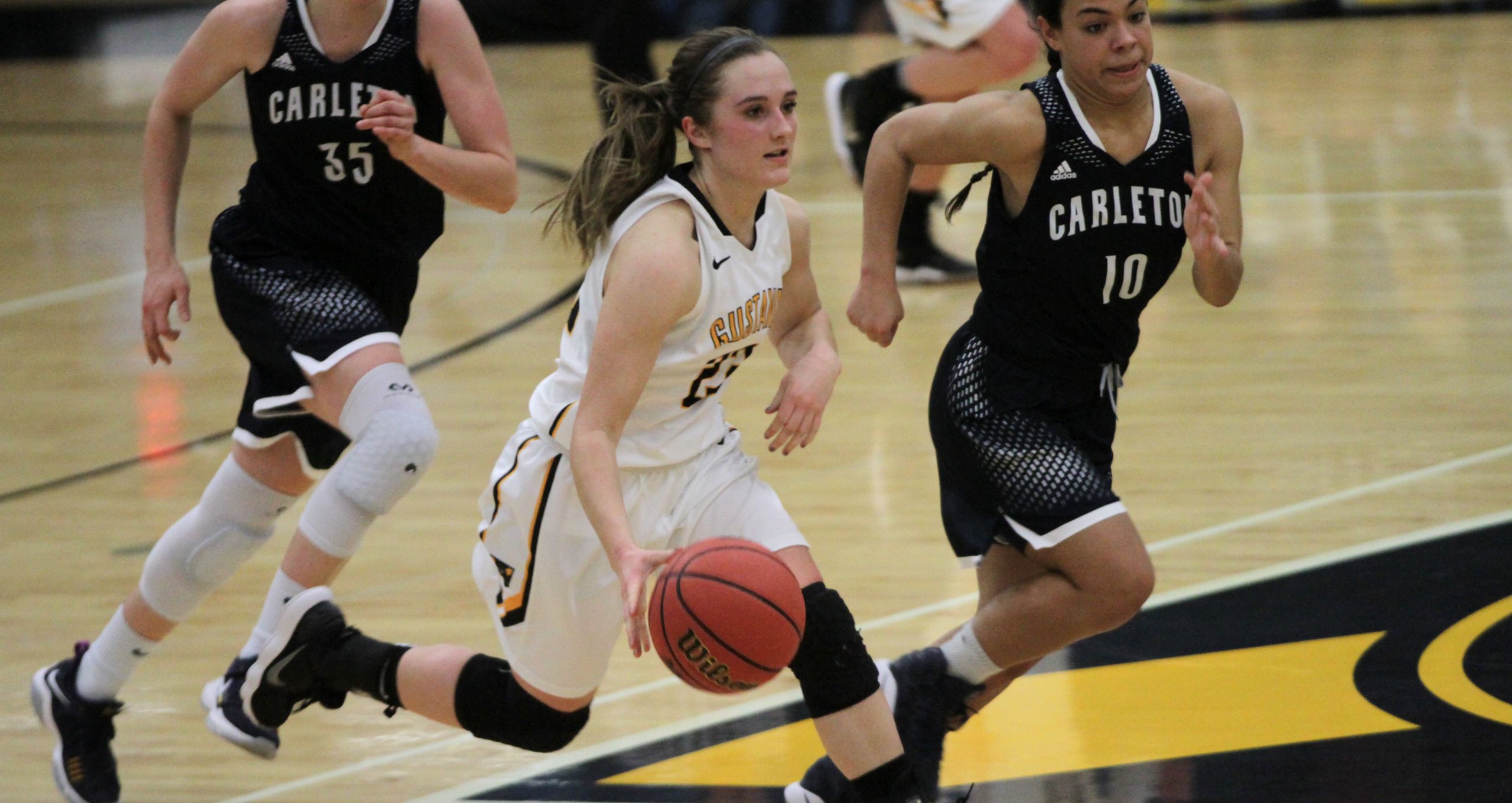 Three-Point Shooting Propels Women’s Basketball Past Carleton In Convincing Fashion