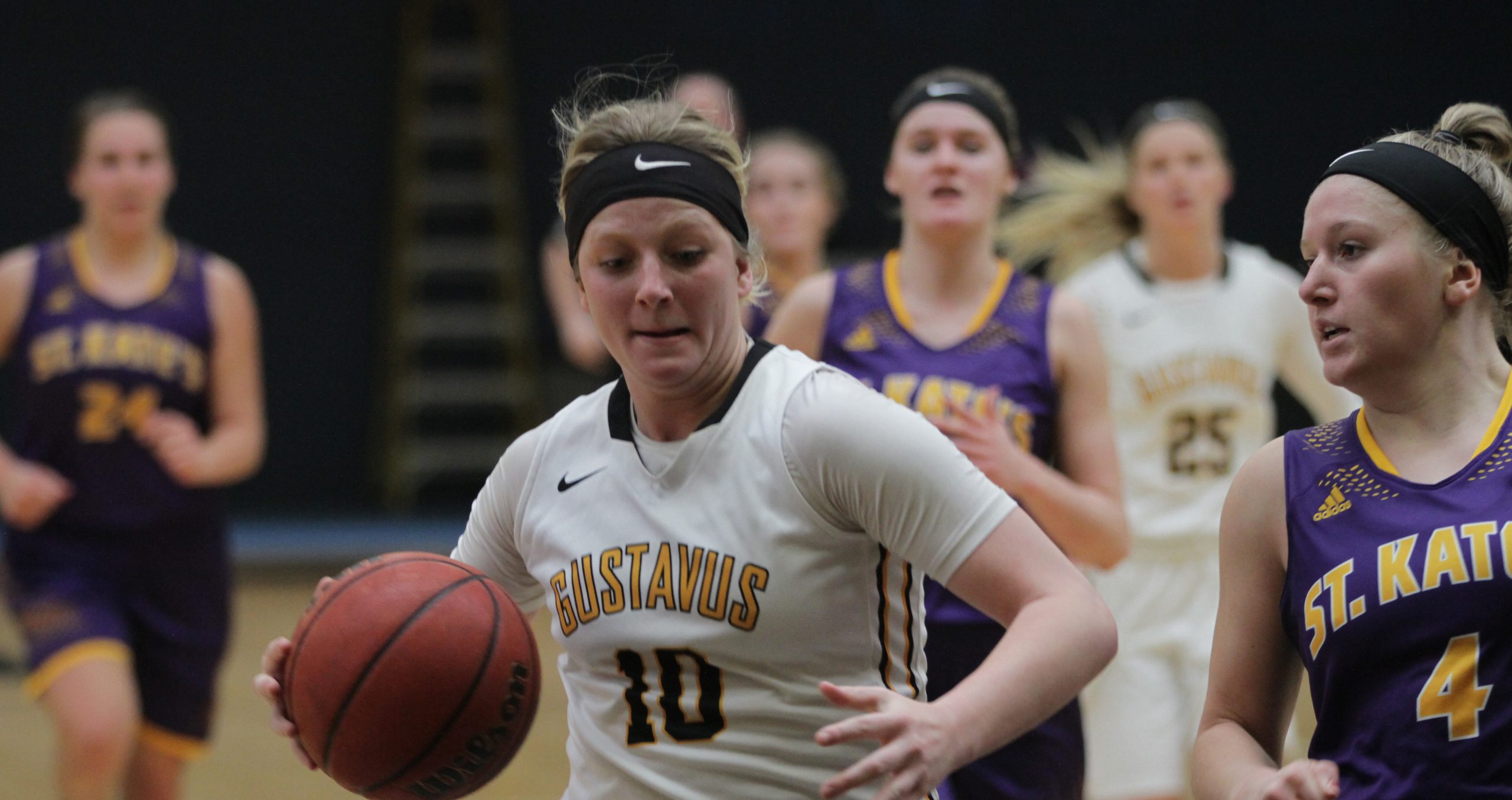 Women’s Basketball Cruises To 67-40 Win Over St. Kate’s