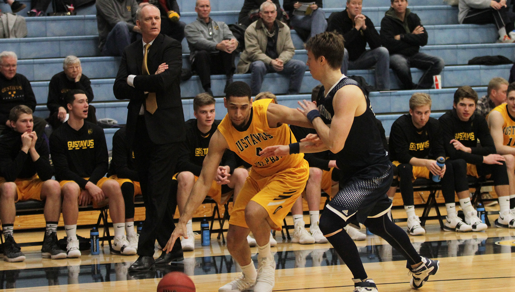 Men’s Basketball Slips Late In 67-68 Loss To Carleton