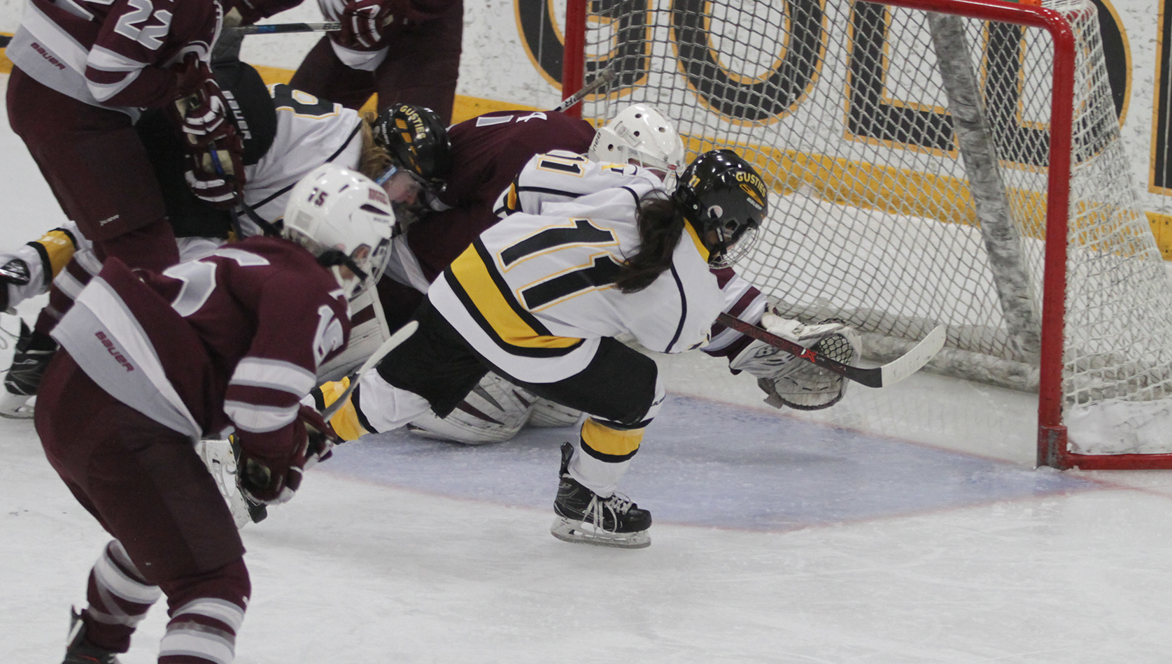 Vosen’s Pair Of Goals Leads Women’s Hockey To 3-1 Win Over Augsburg