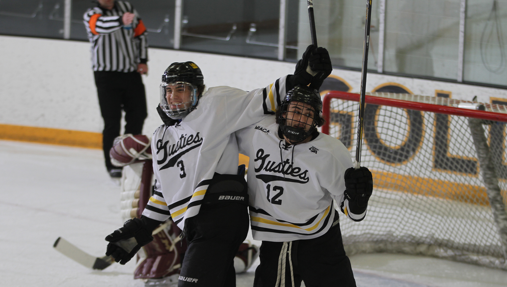 Men’s Hockey Takes Down Cobbers 2-1 To Advance To MIAC Playoff Semifinal