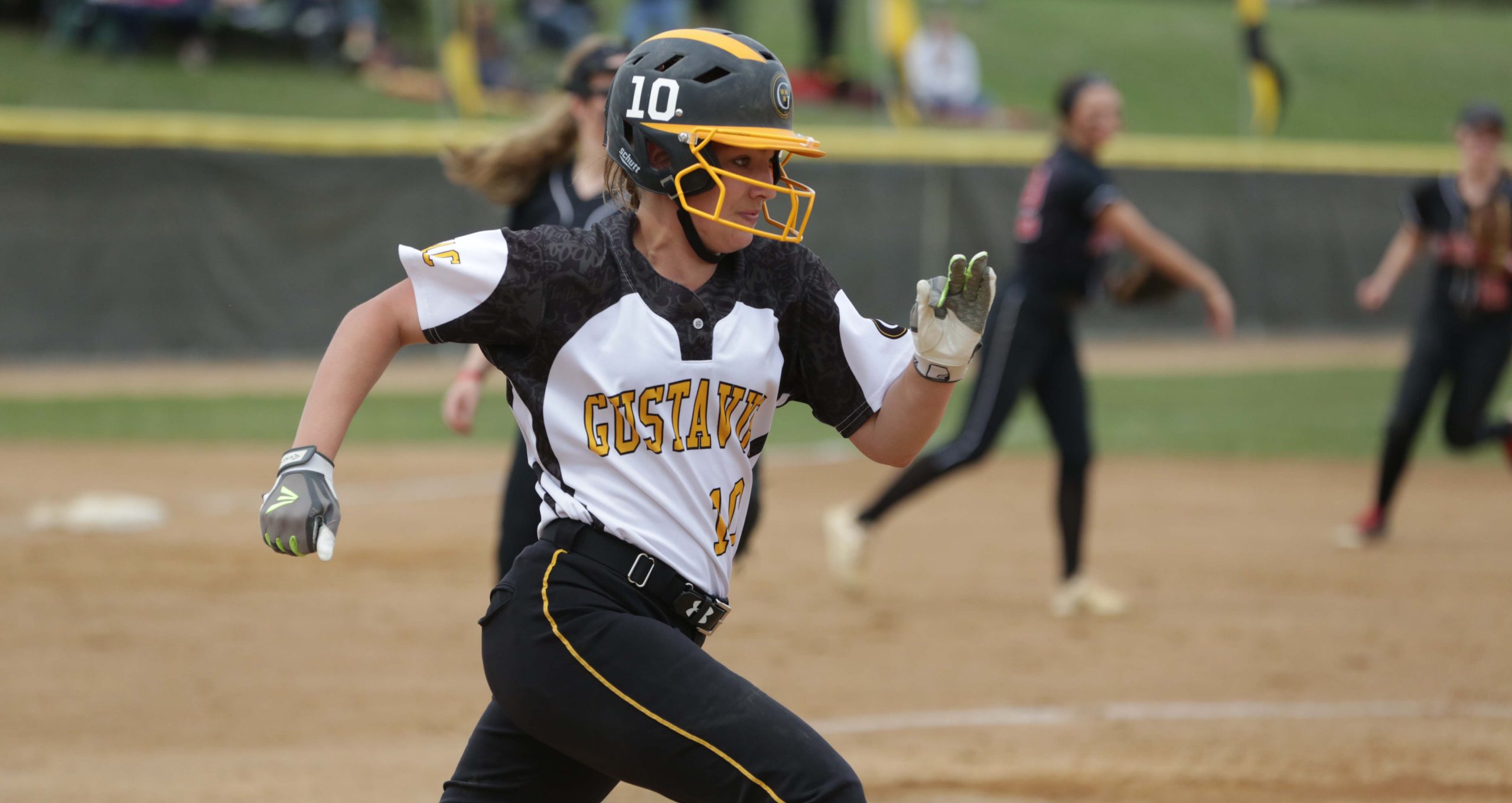 Softball Splits With Saint Mary’s in First MIAC Action