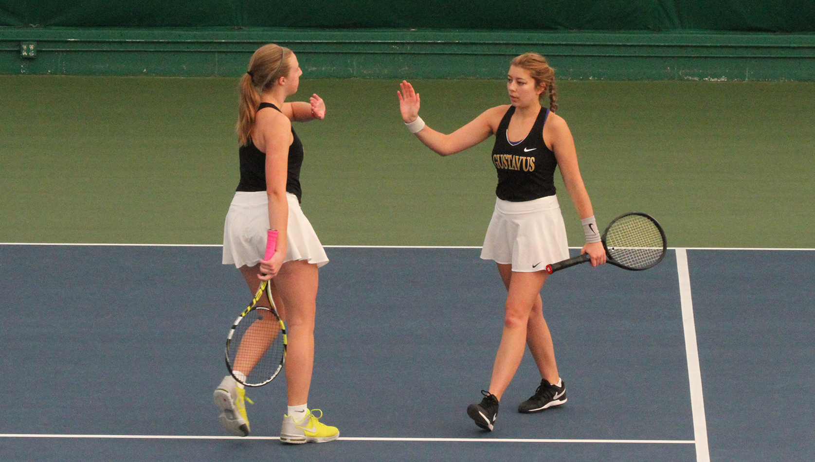 Women’s Tennis Earns Sweeps Over Concordia And Northwestern