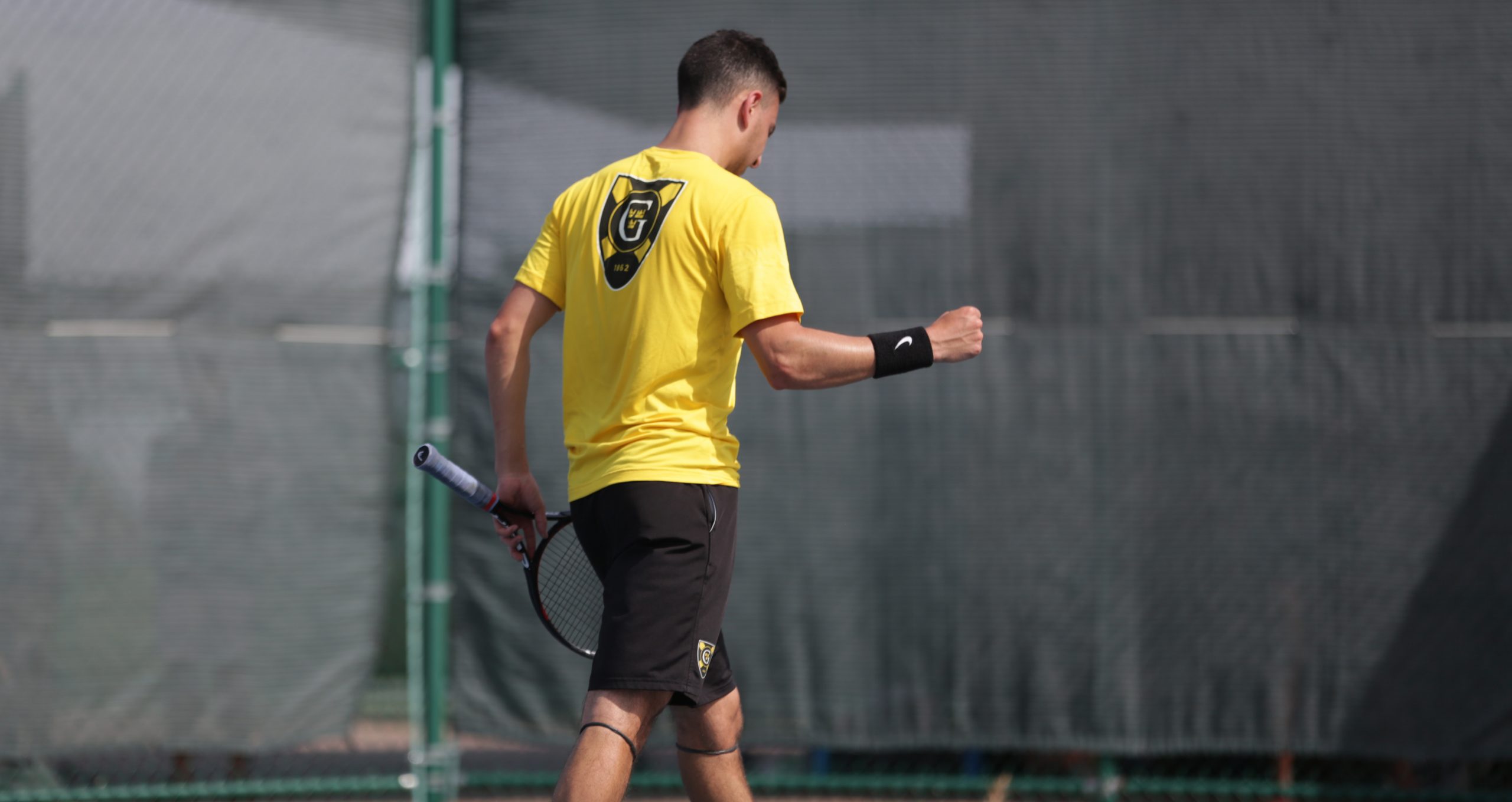 Men’s Tennis Upsets No. 3 Chicago 6-3