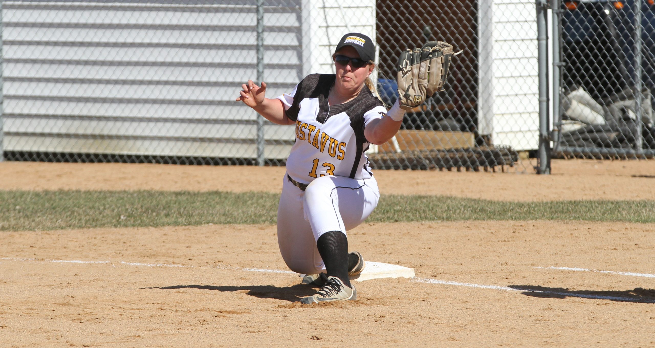 Softball Ends Season On High Note, Sweeps Carleton