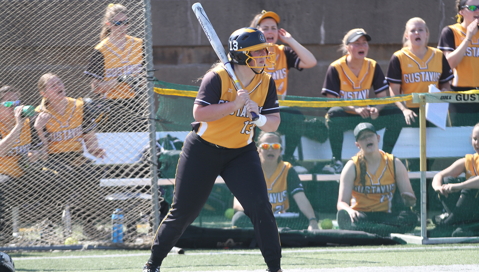 Softball Splits with Pair of WIAC Teams