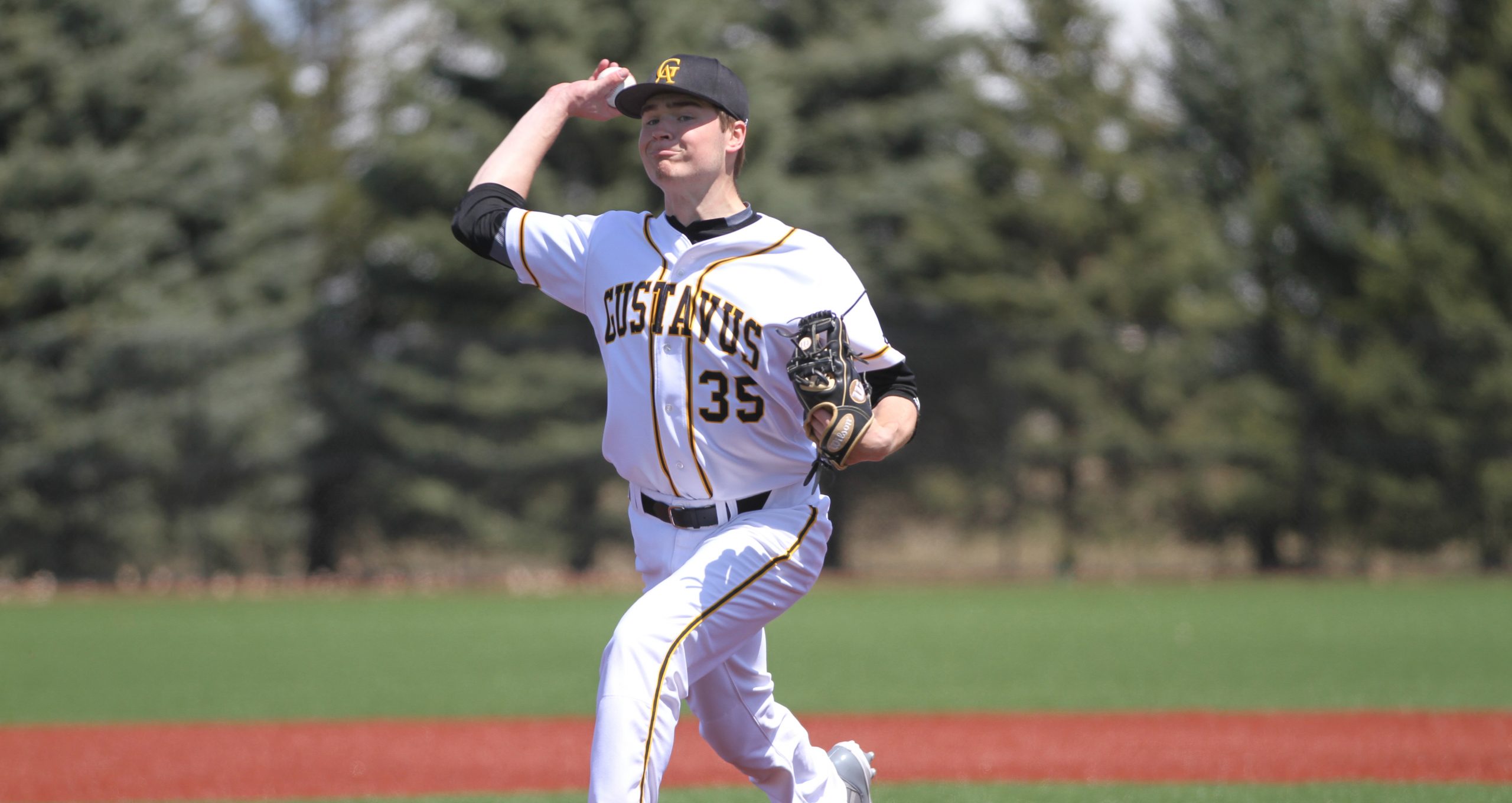 Baseball Claims Third Consecutive MIAC Sweep, Tops Augsburg 4-1, 5-2